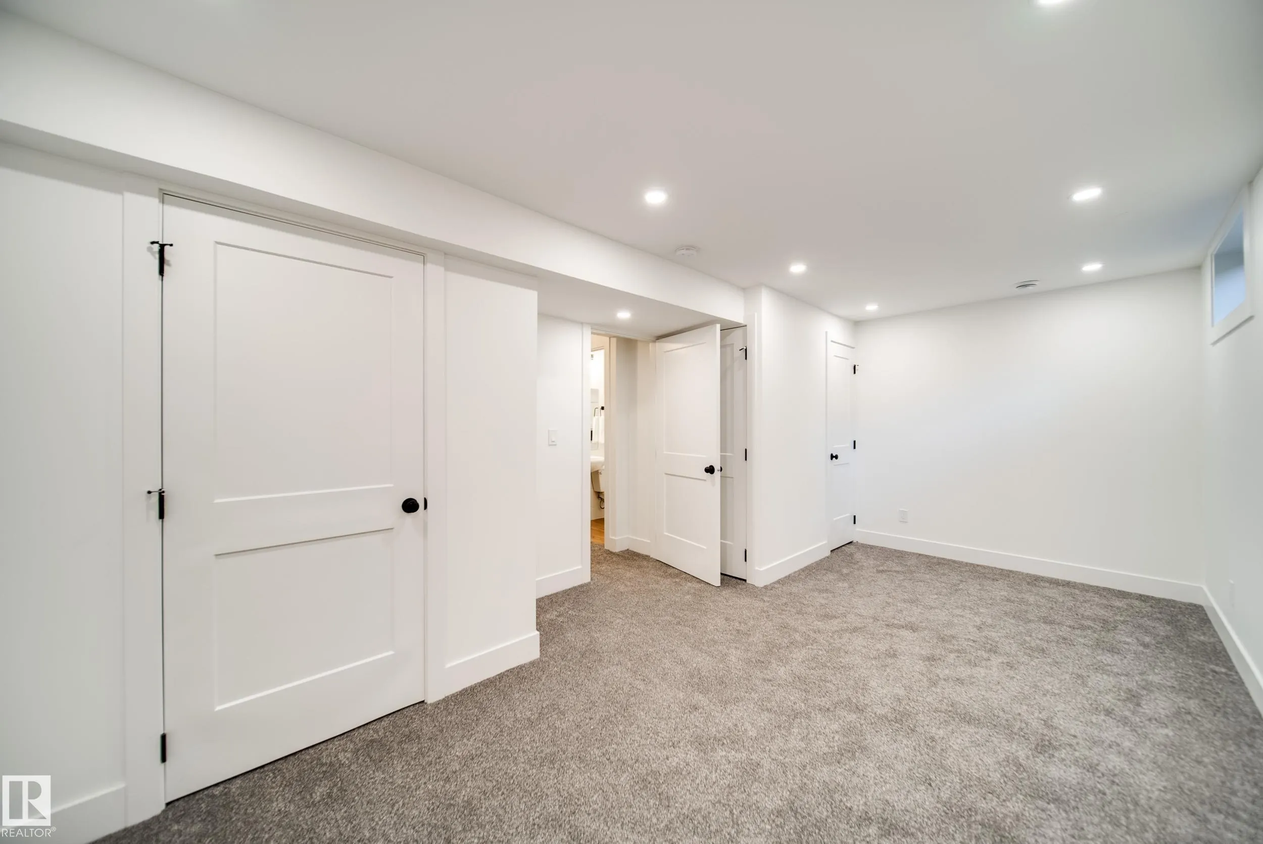 6098 MILL WOODS
