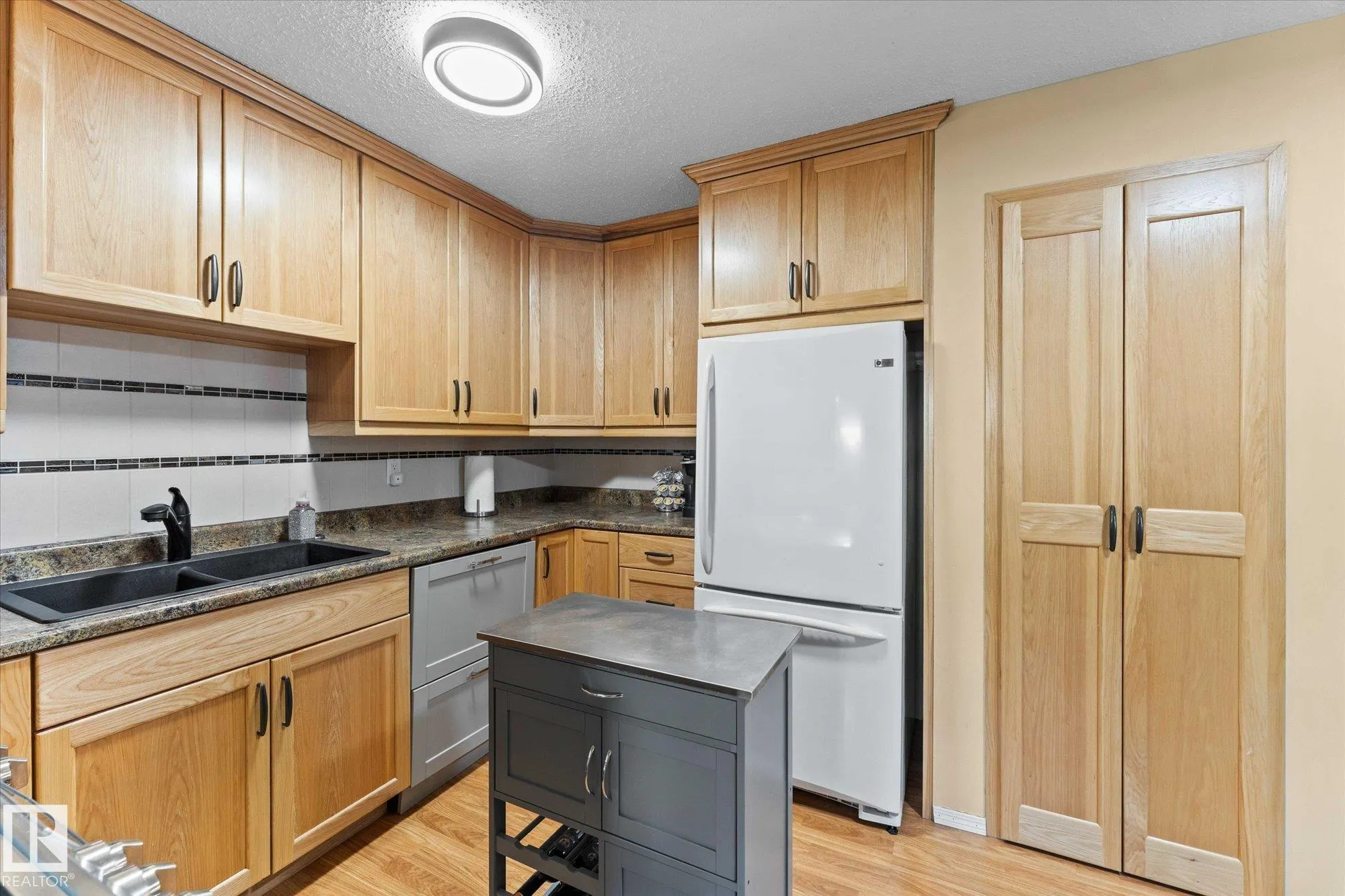 1 MILLER Avenue