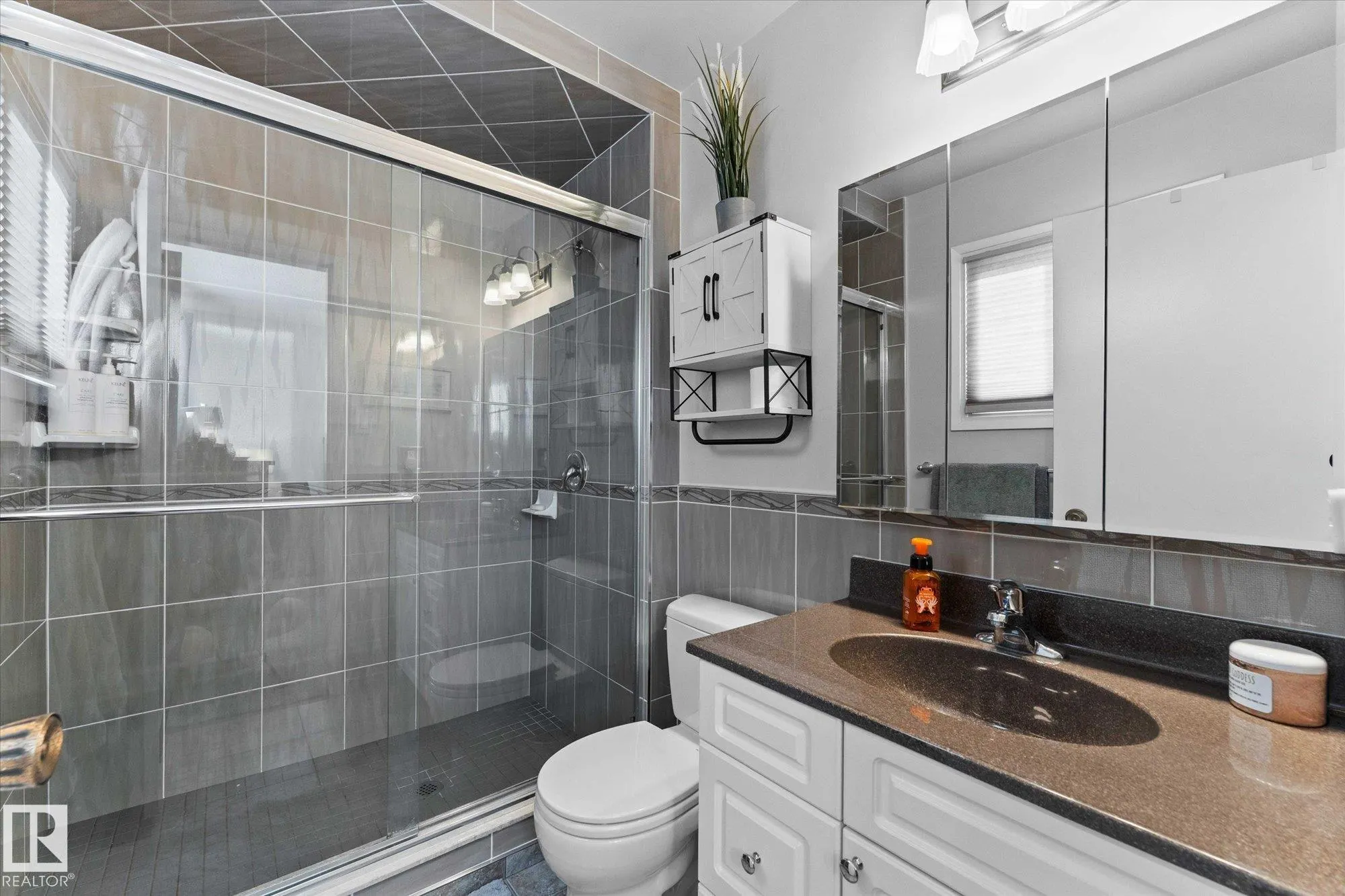 1 MILLER Avenue