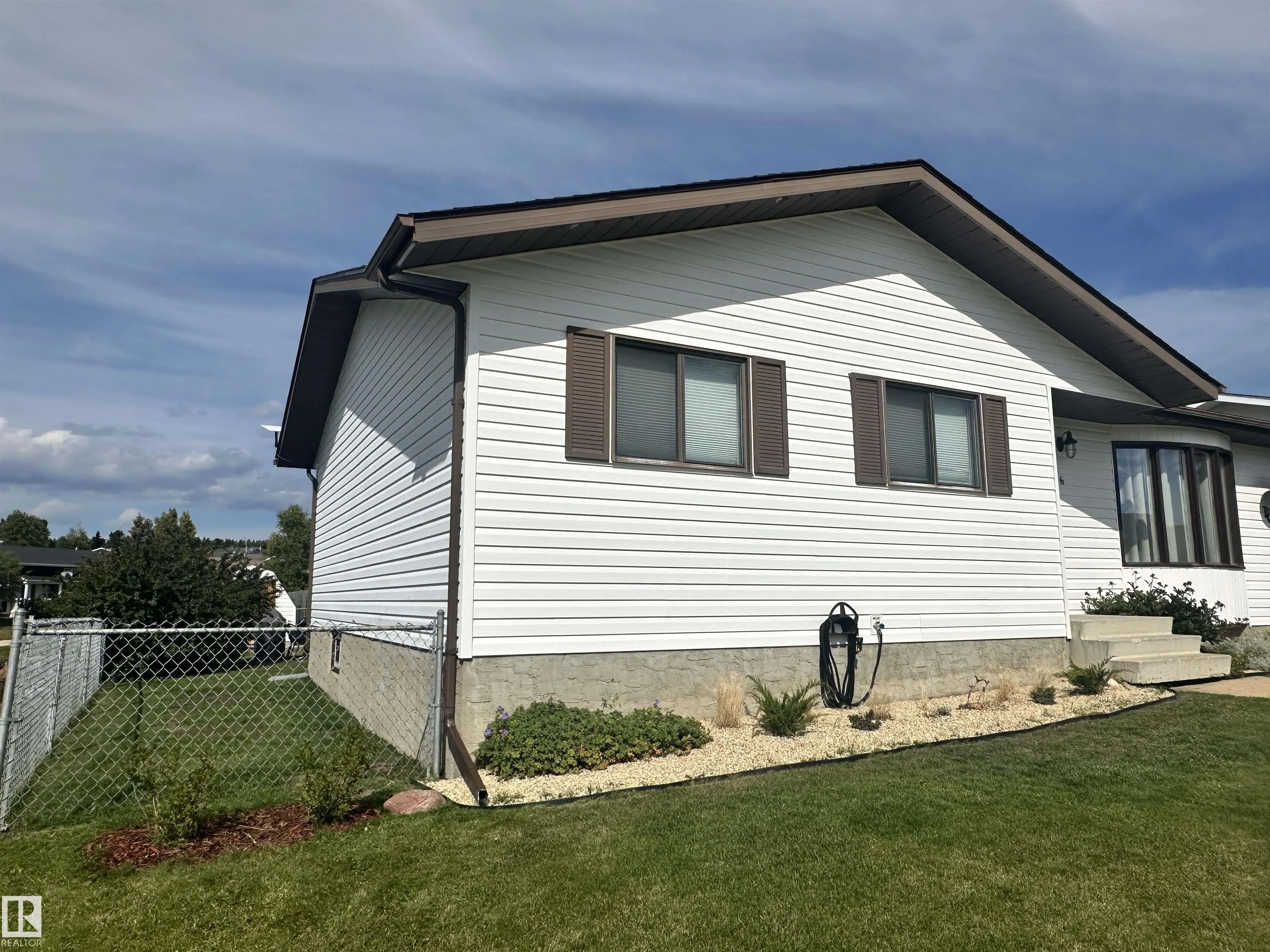 6 ISBISTER Avenue