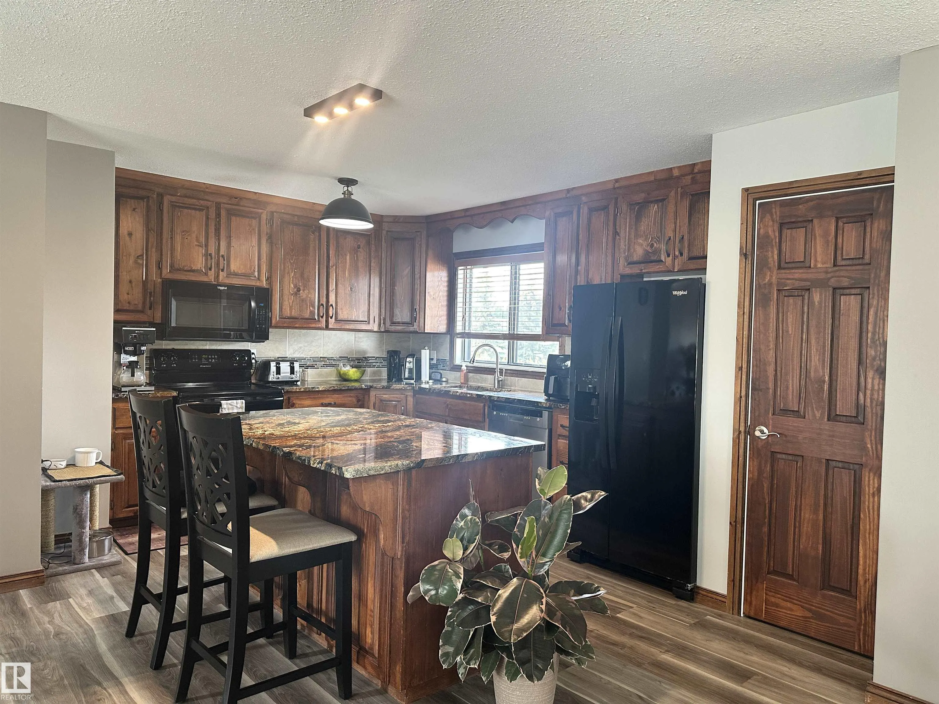 6 ISBISTER Avenue