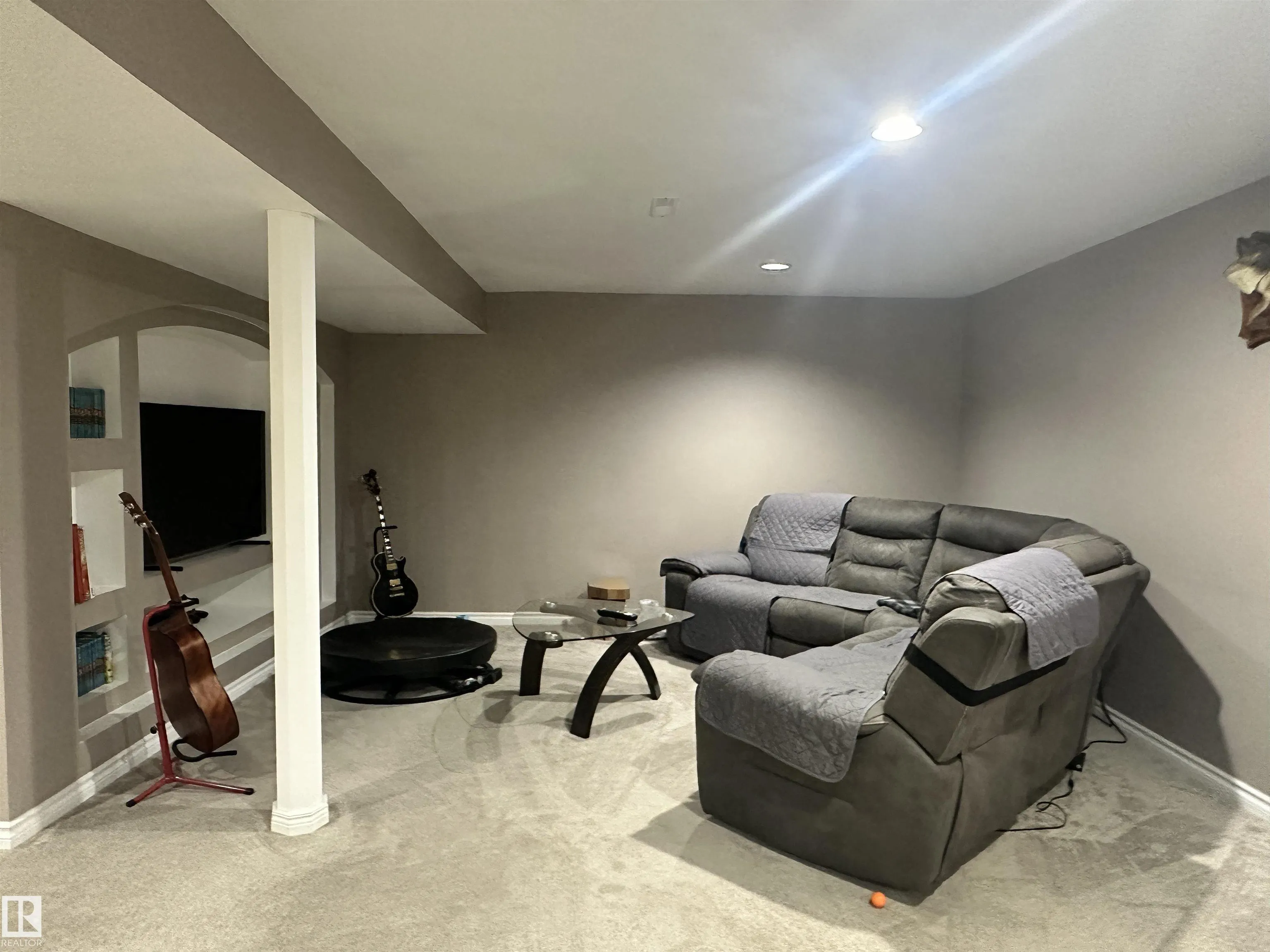 6 ISBISTER Avenue