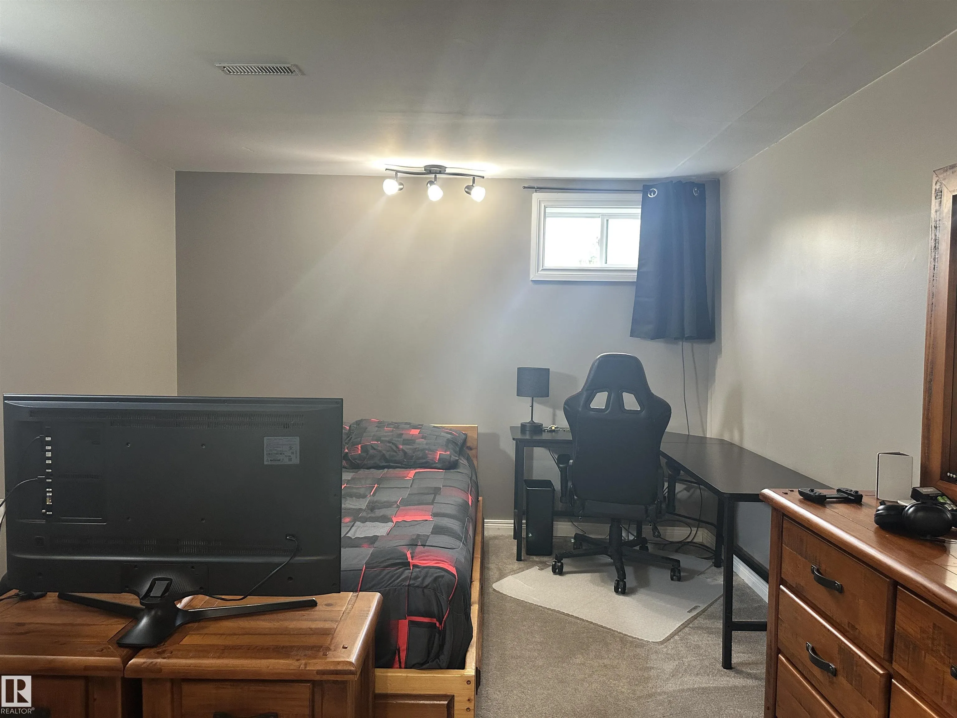 6 ISBISTER Avenue
