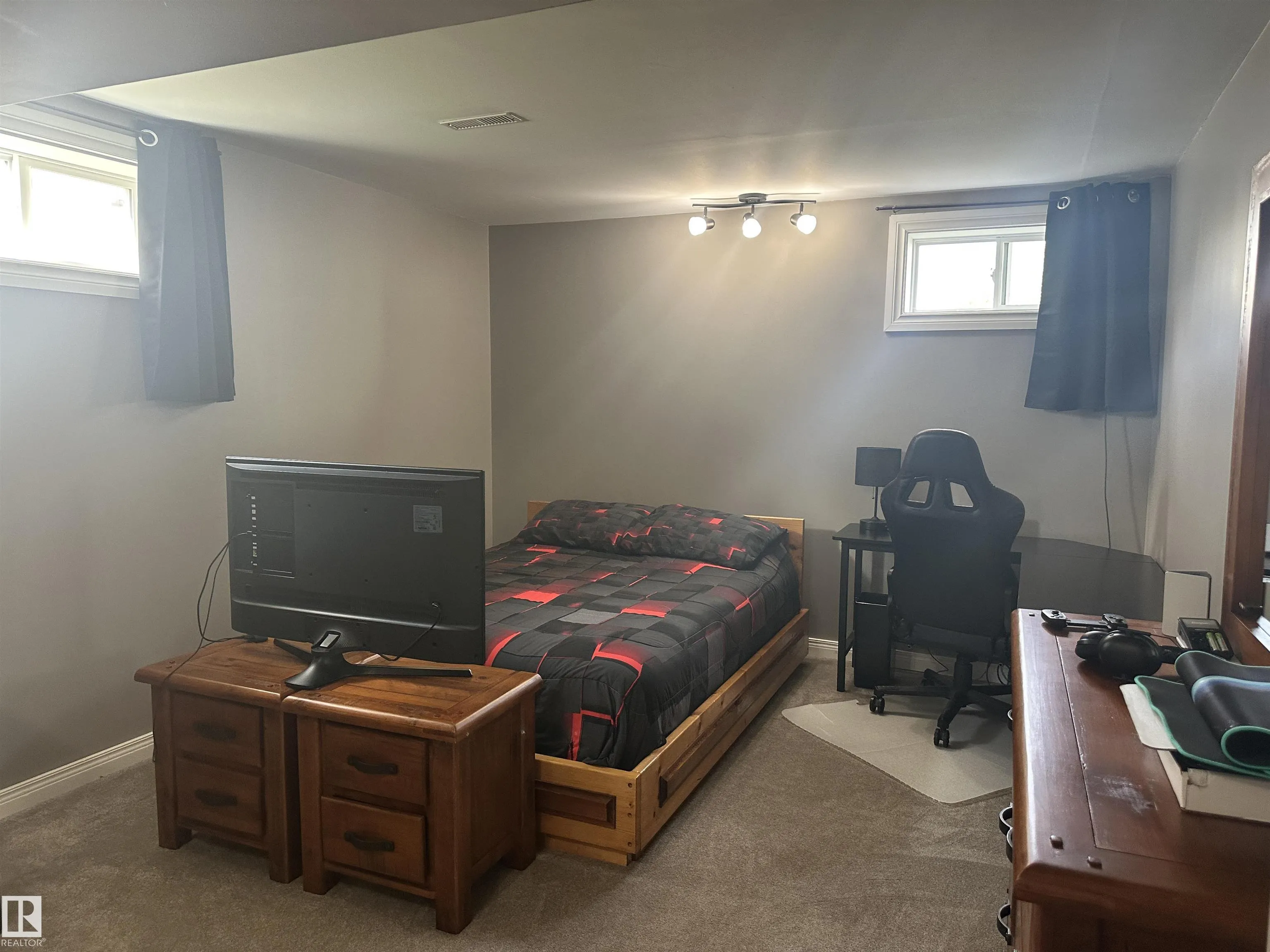 6 ISBISTER Avenue