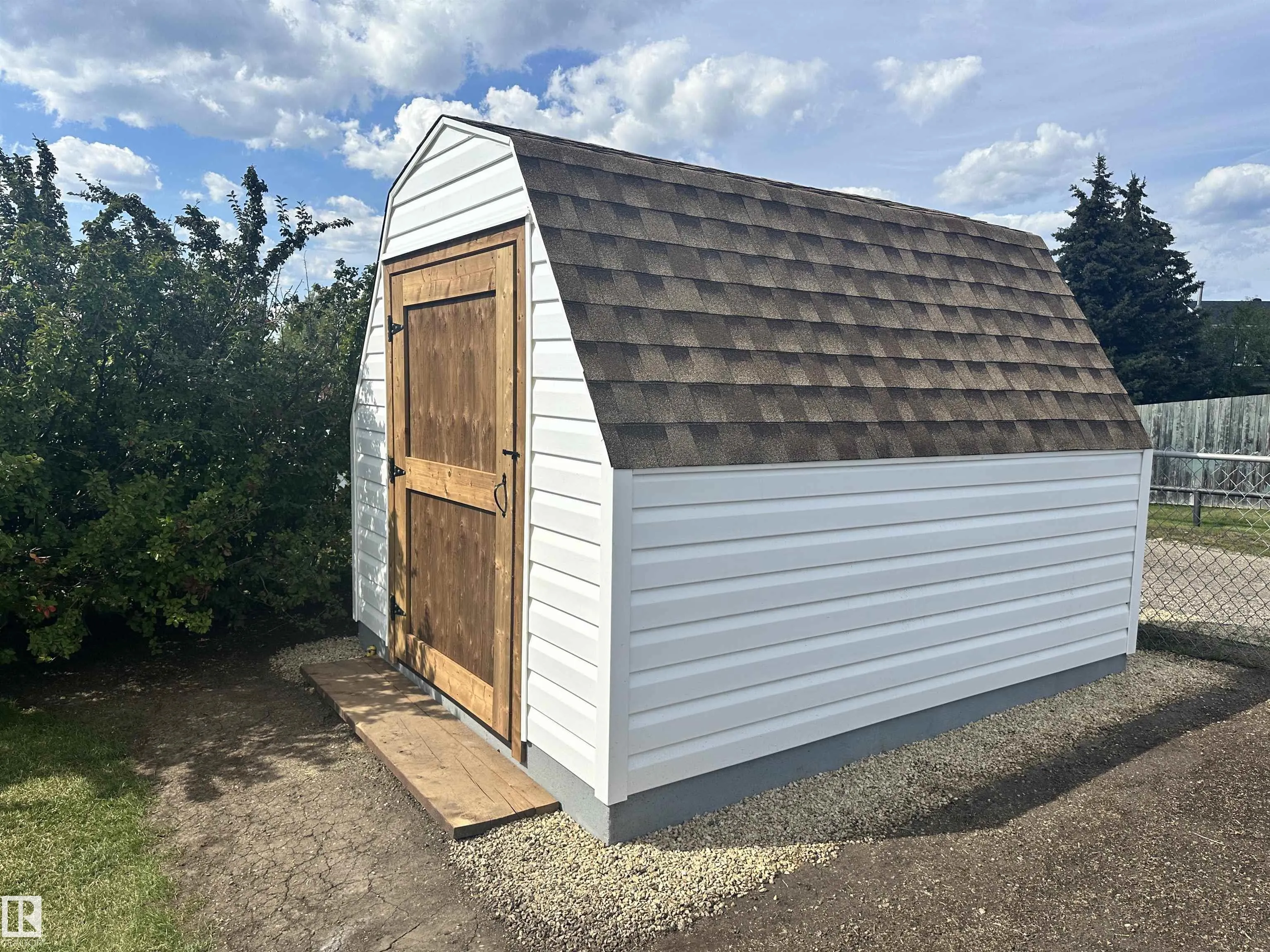 6 ISBISTER Avenue