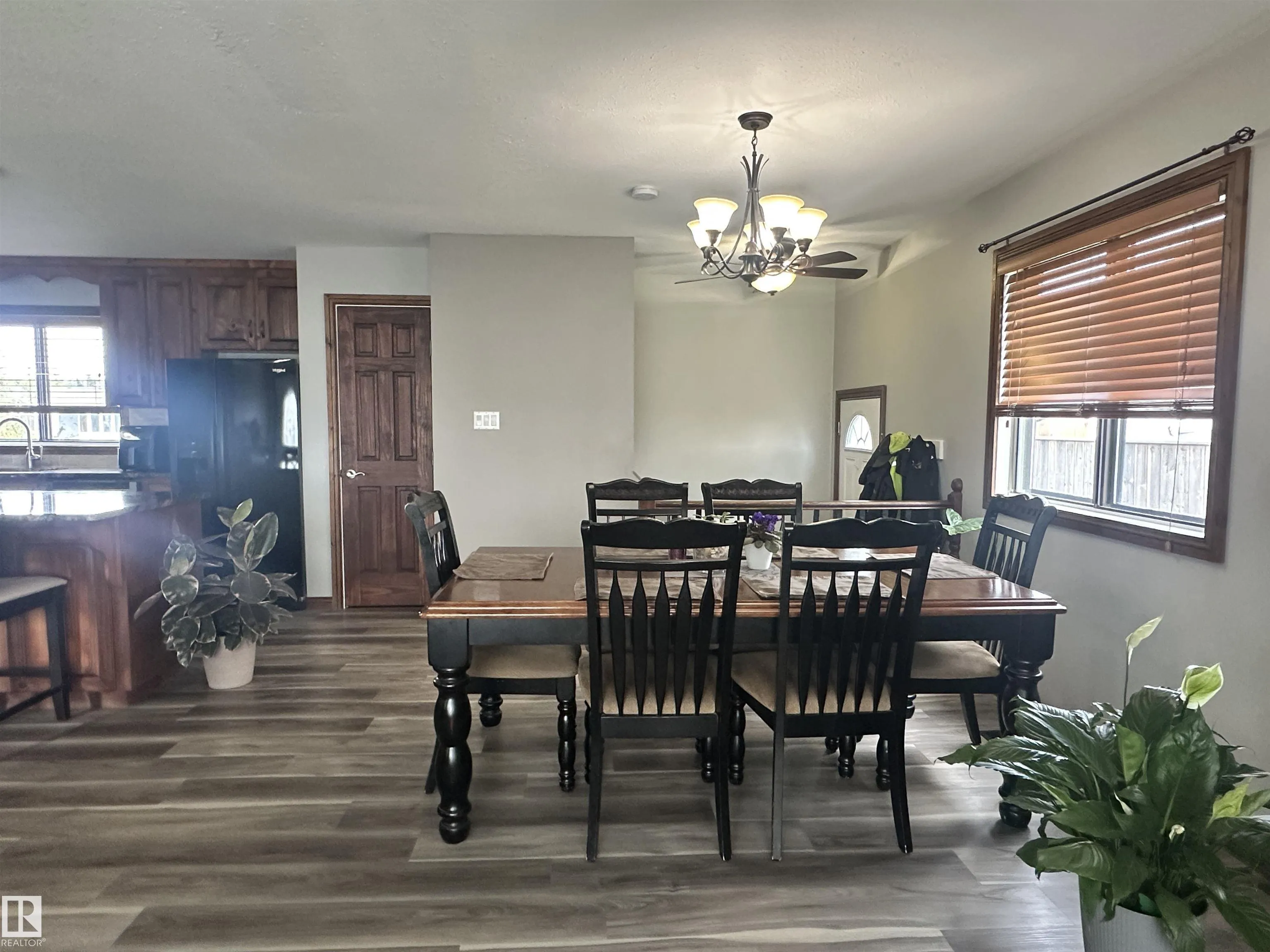 6 ISBISTER Avenue