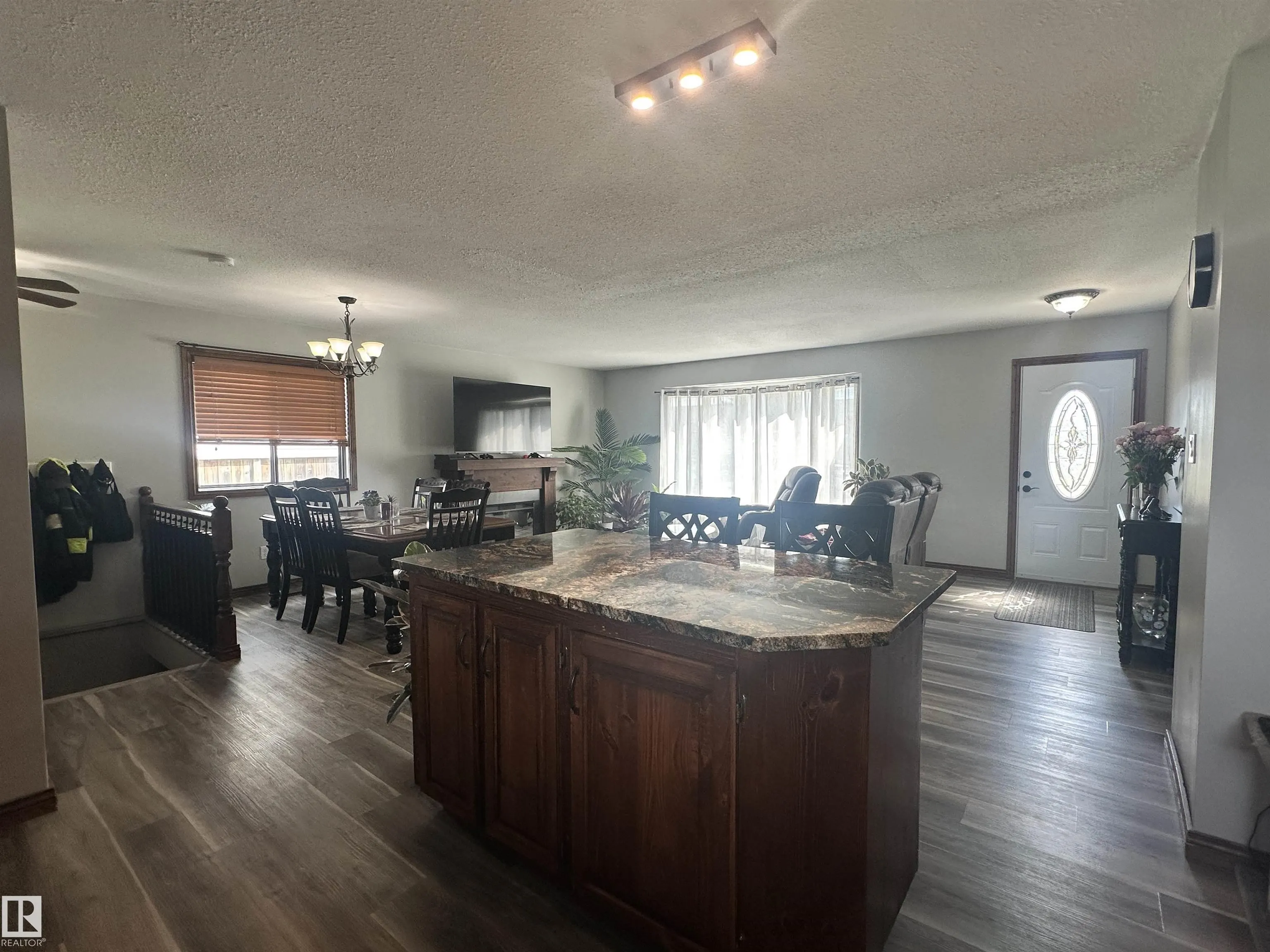 6 ISBISTER Avenue