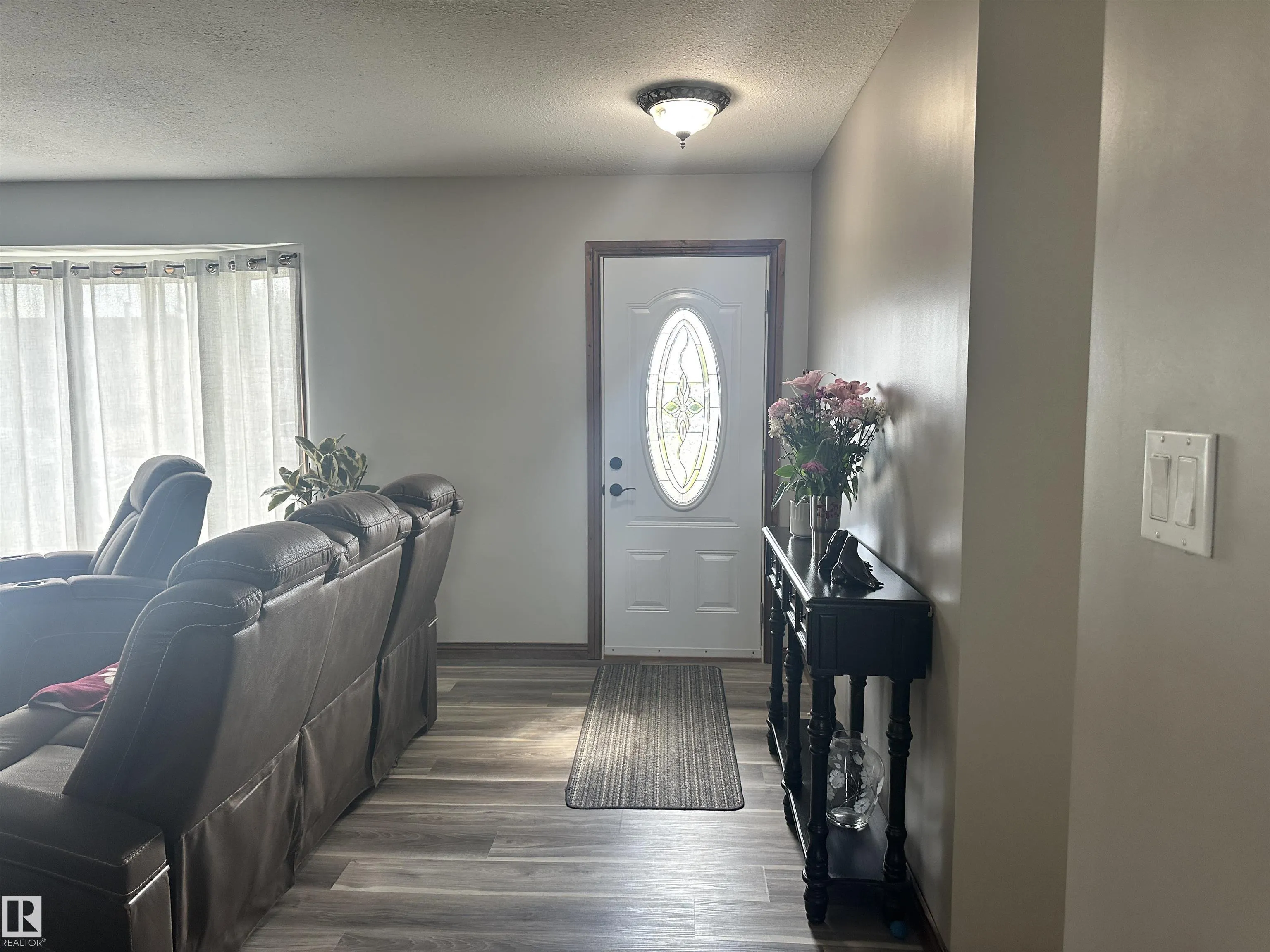6 ISBISTER Avenue