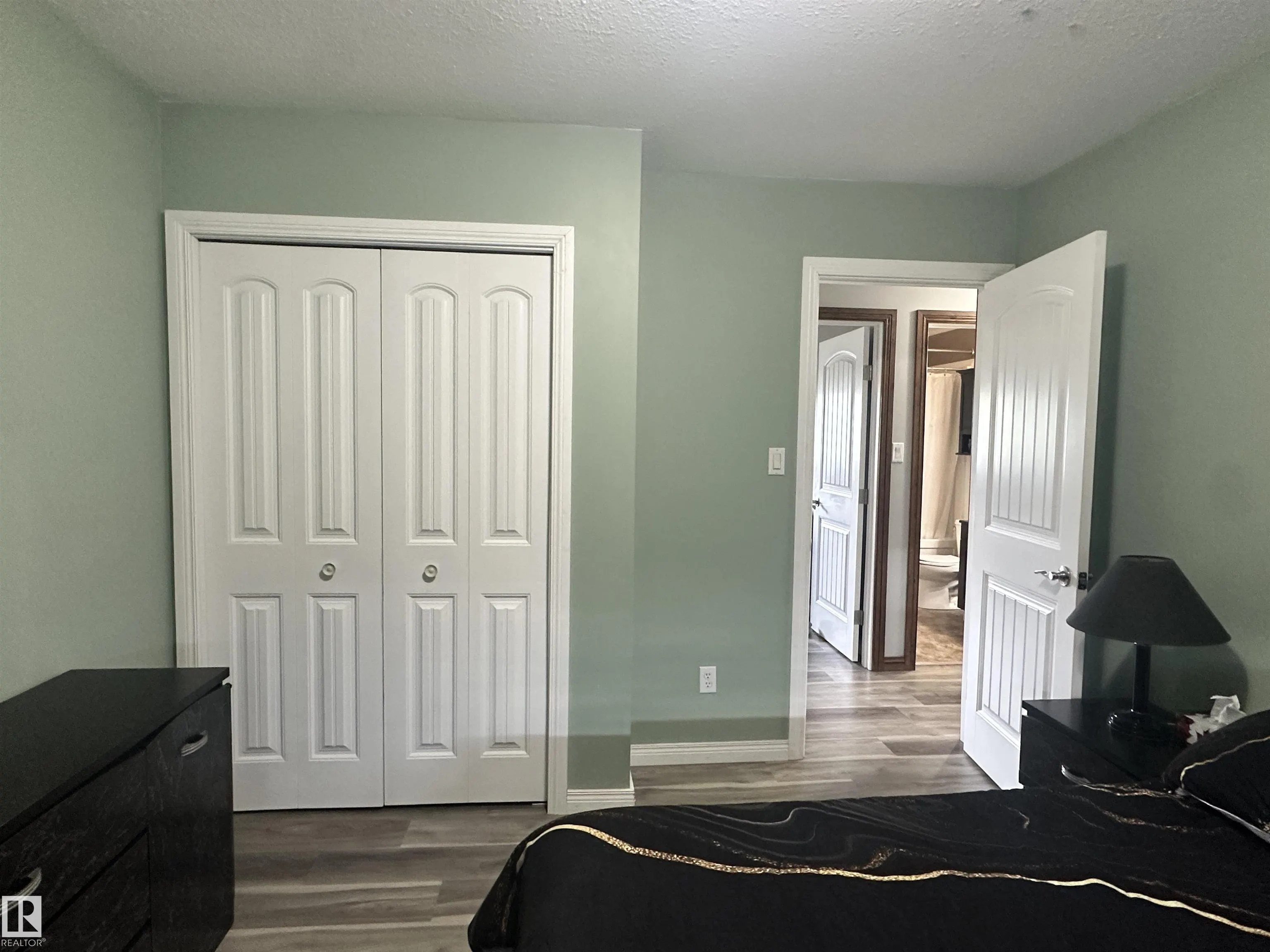 6 ISBISTER Avenue