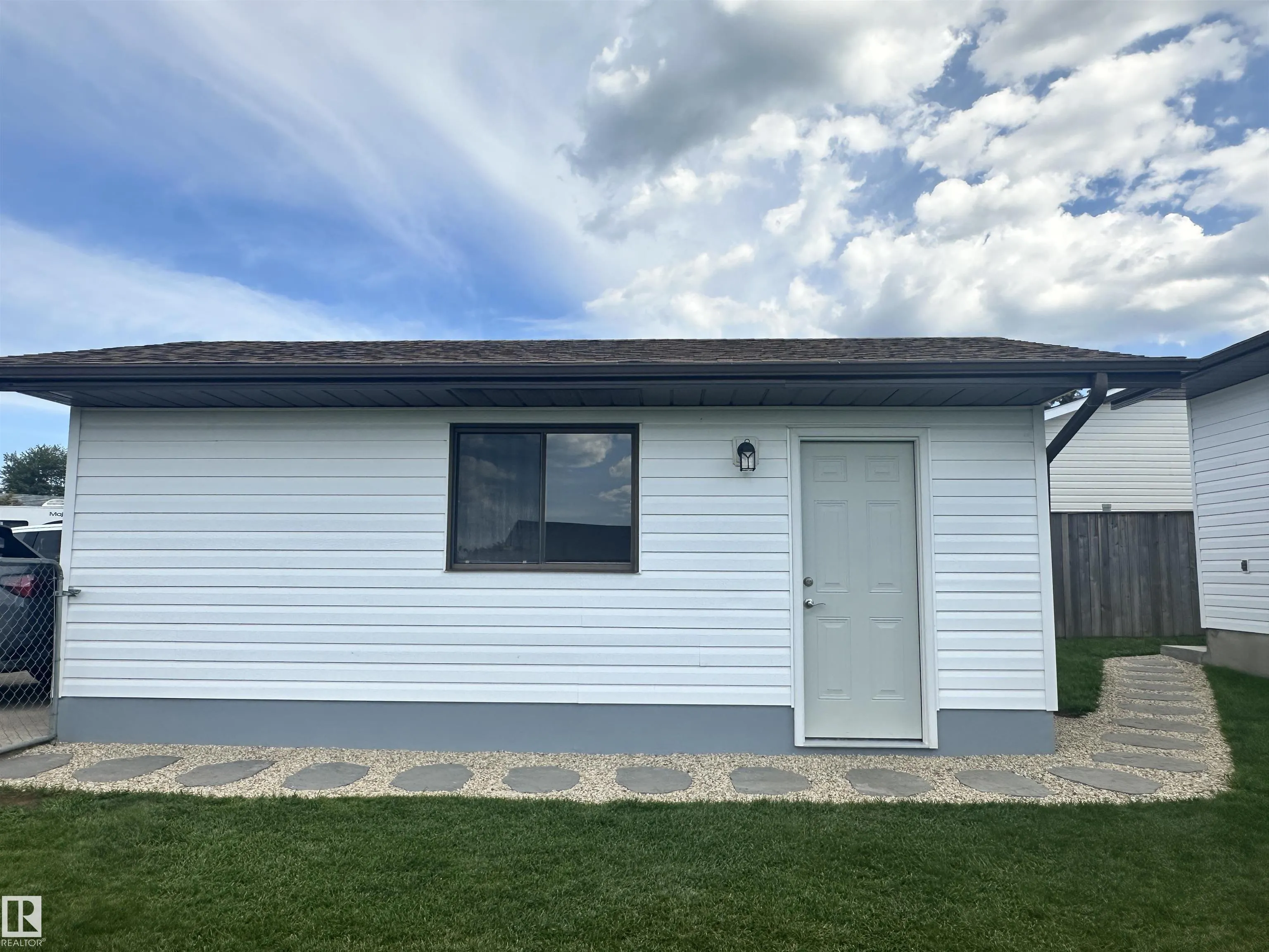 6 ISBISTER Avenue