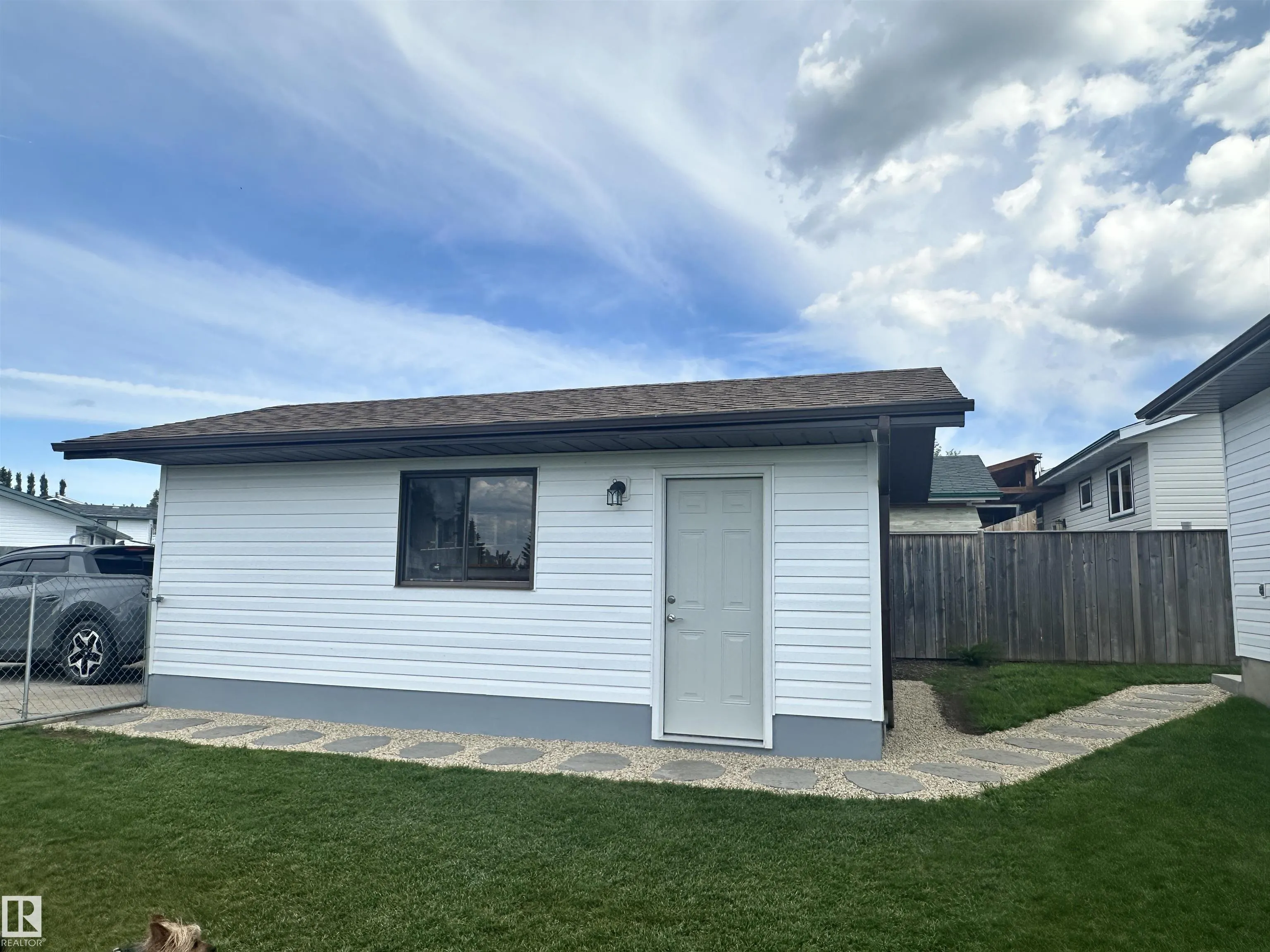 6 ISBISTER Avenue