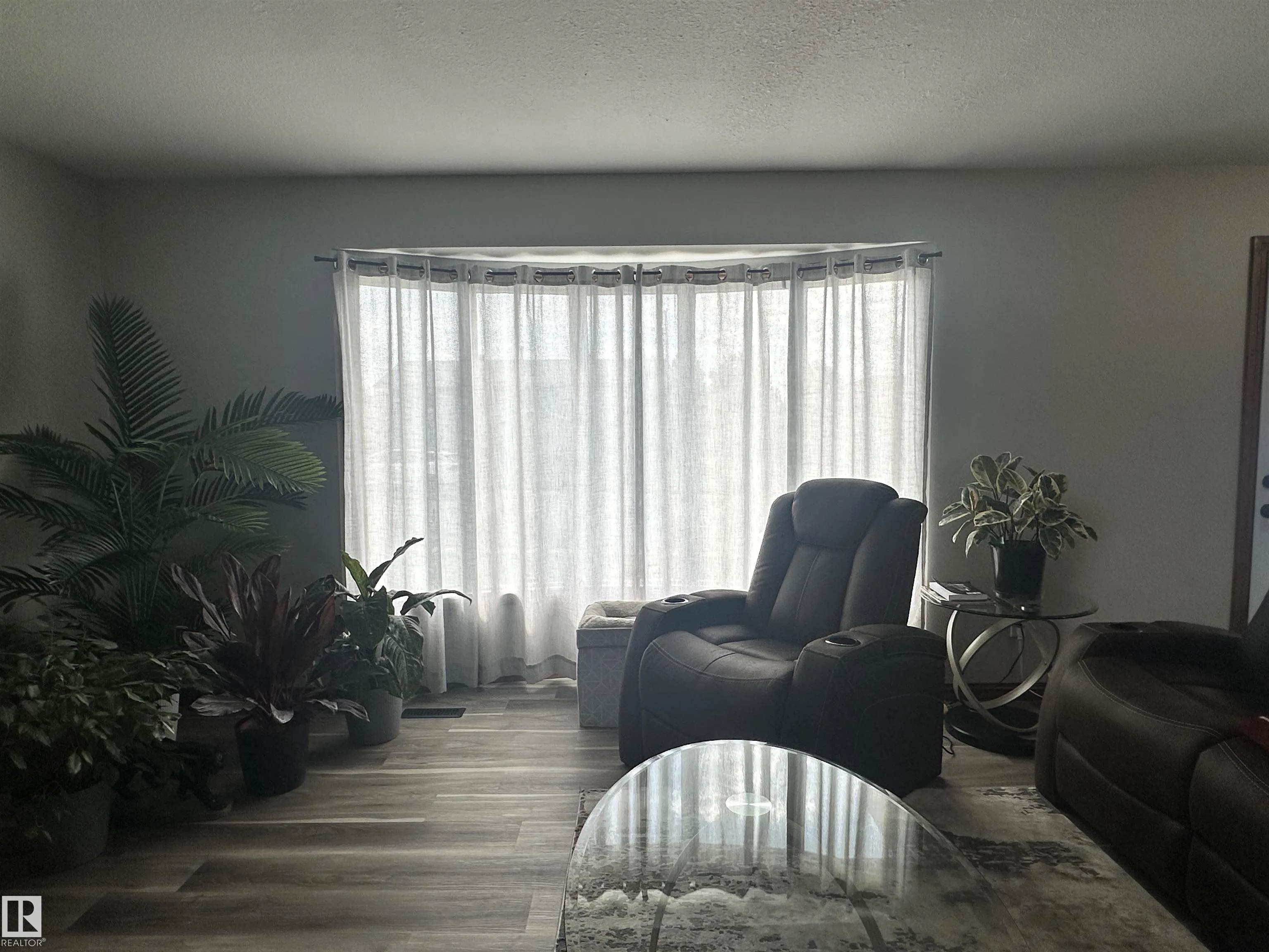 6 ISBISTER Avenue