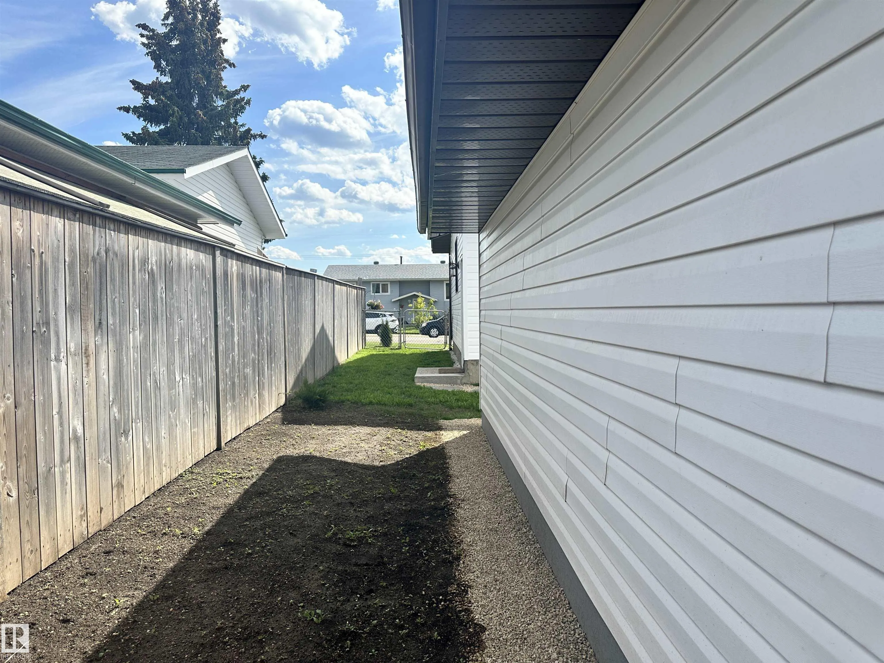 6 ISBISTER Avenue