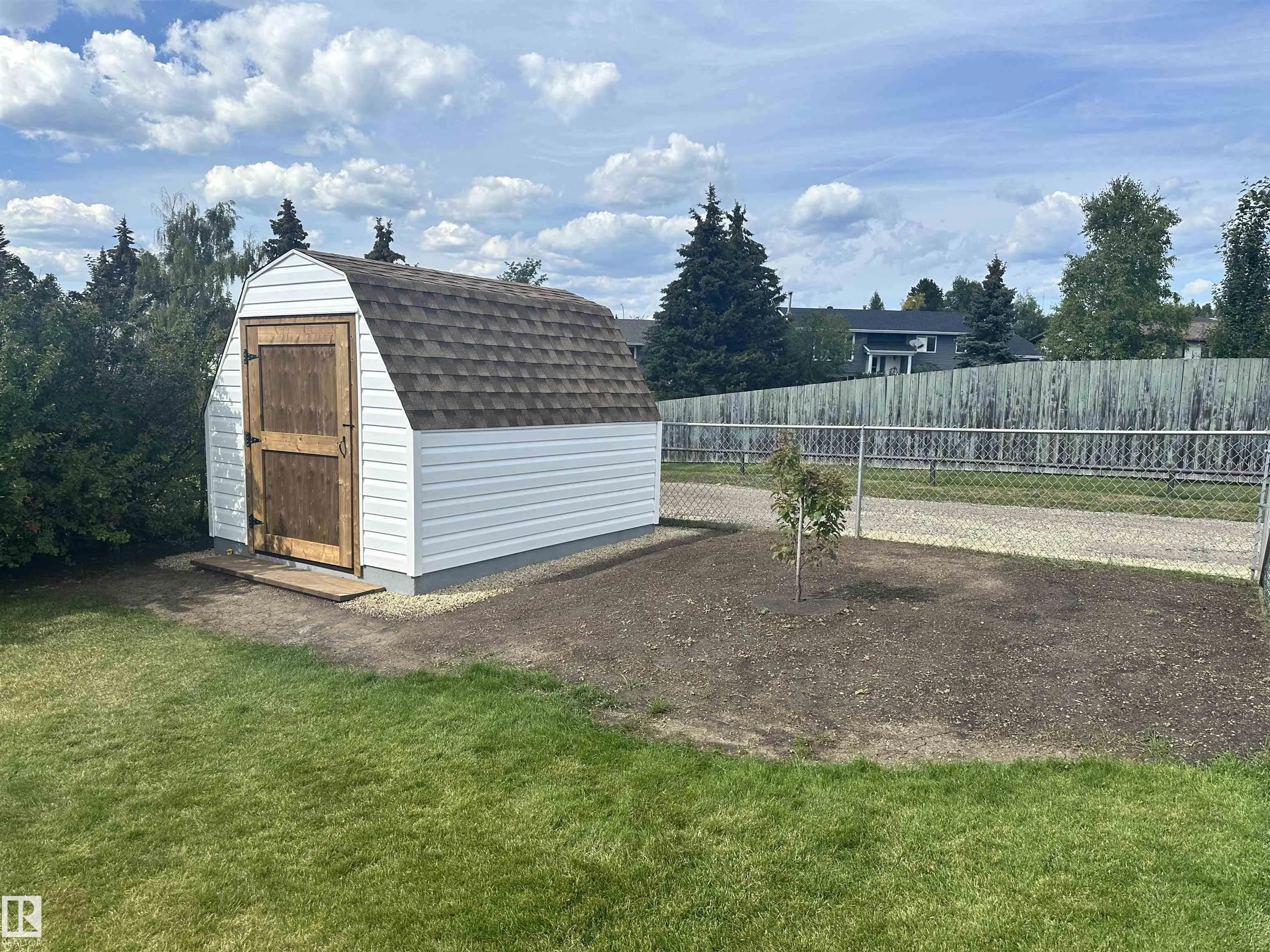 6 ISBISTER Avenue