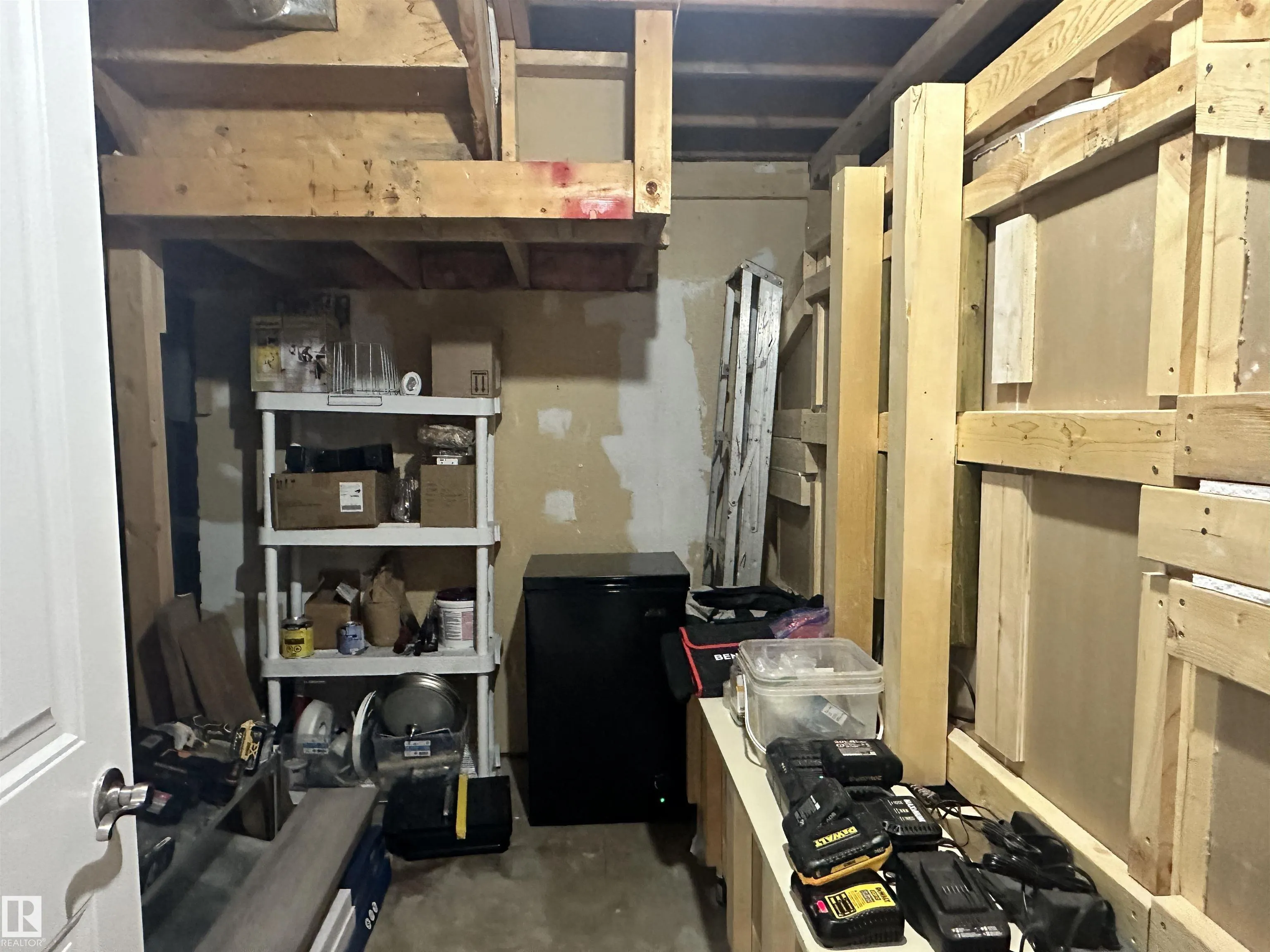 6 ISBISTER Avenue