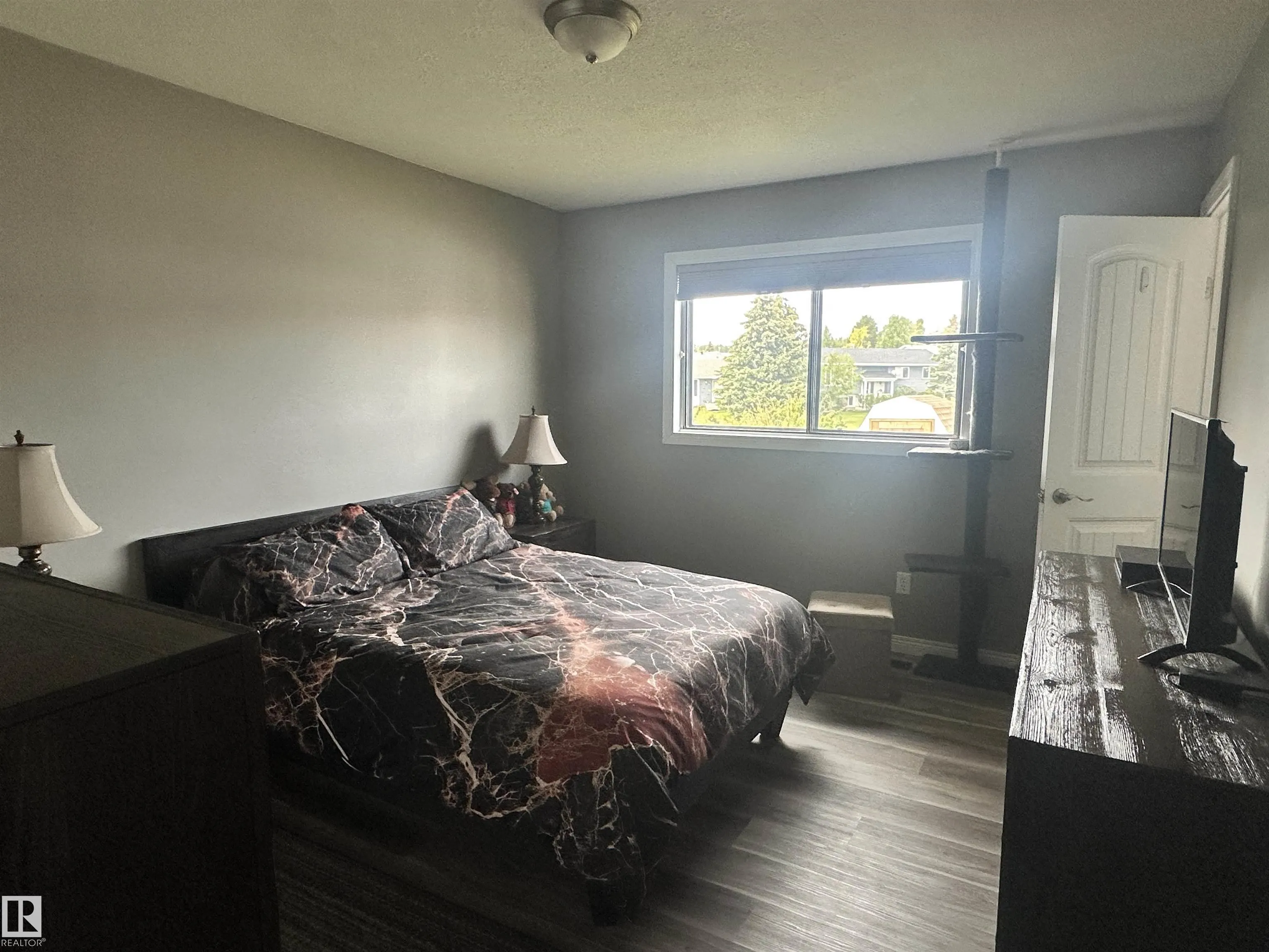 6 ISBISTER Avenue