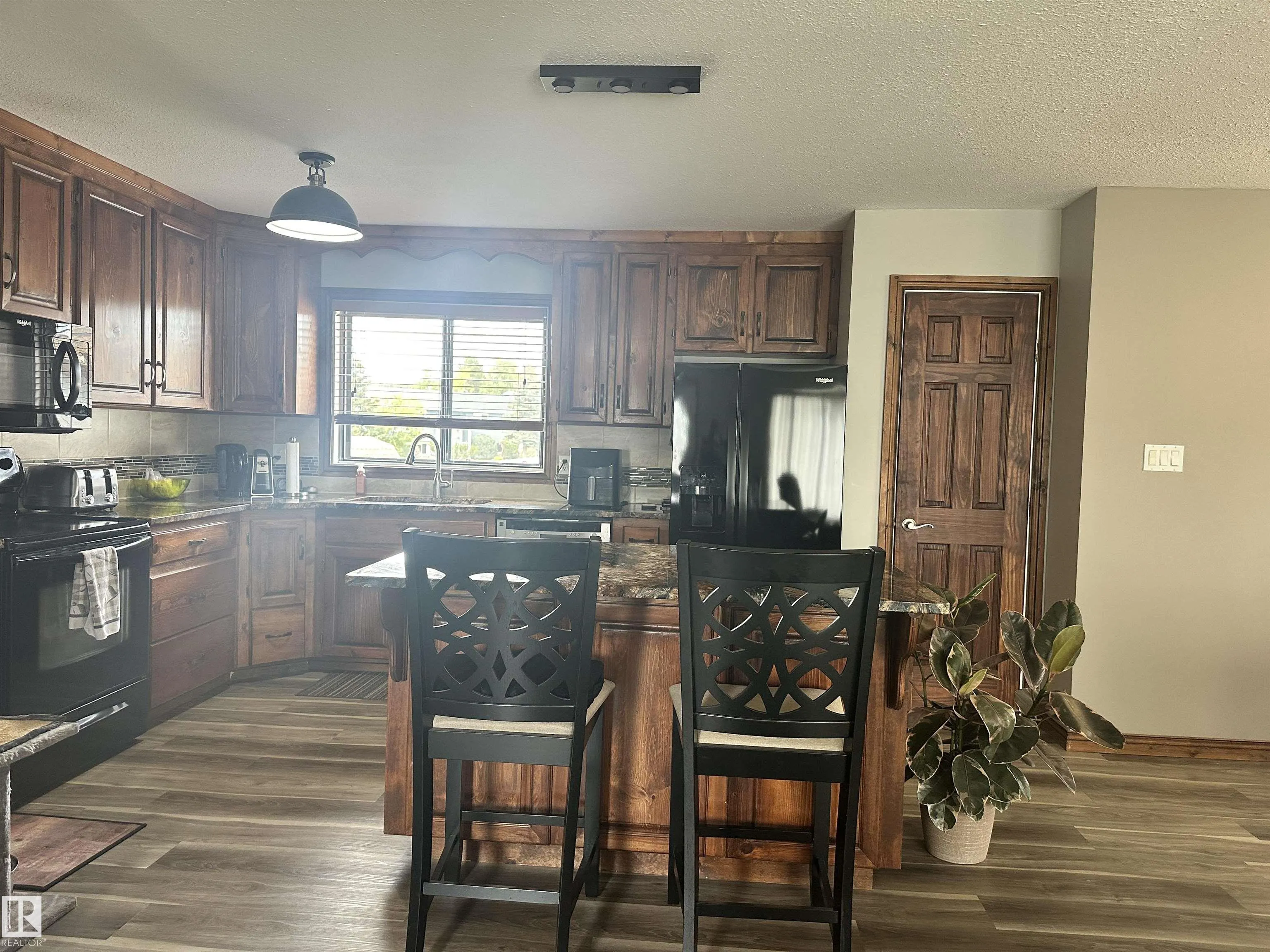 6 ISBISTER Avenue
