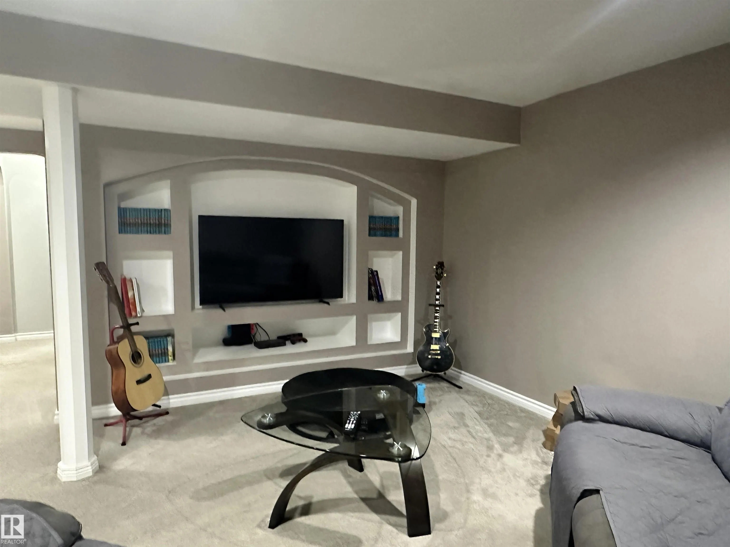 6 ISBISTER Avenue