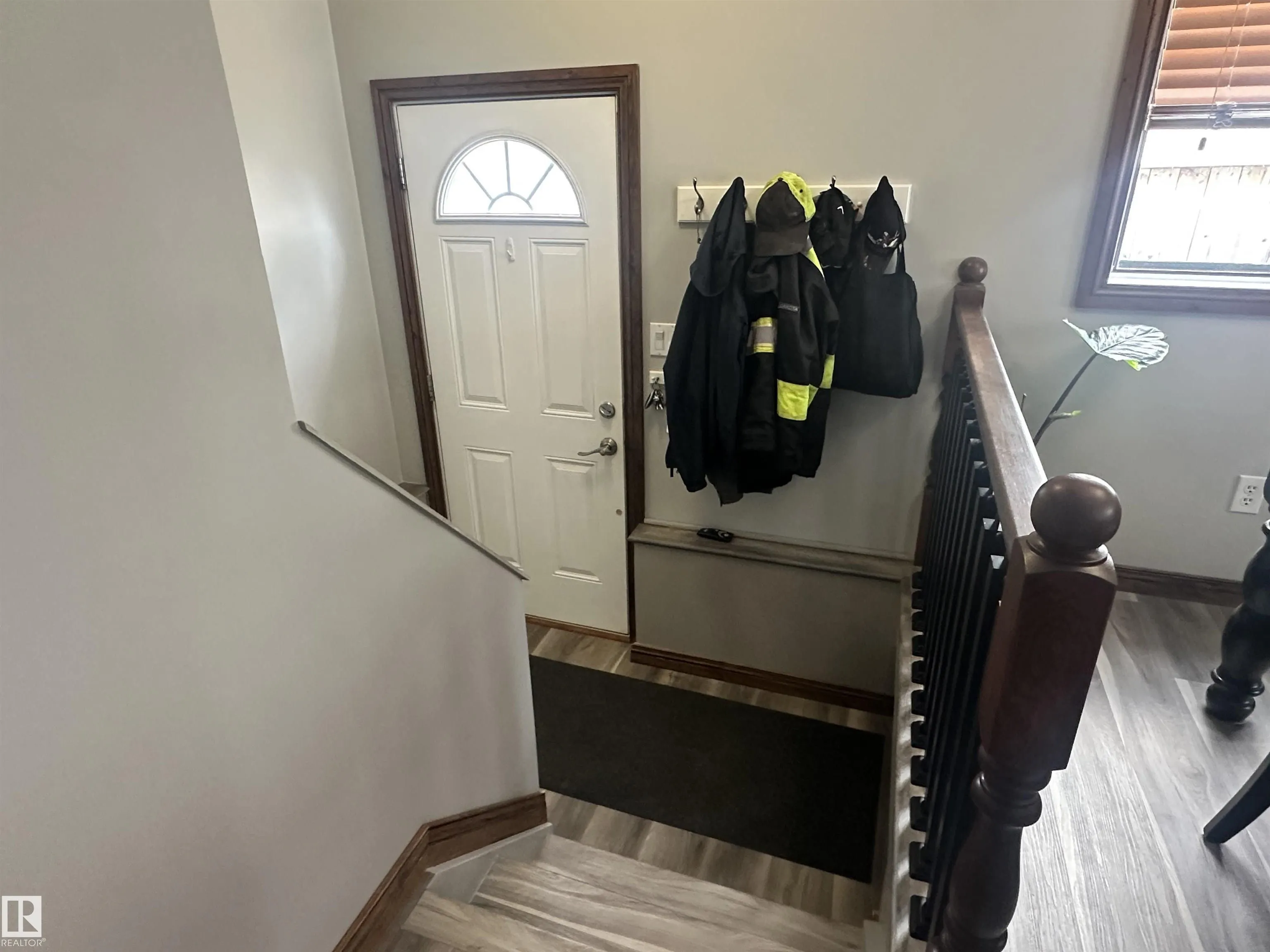 6 ISBISTER Avenue