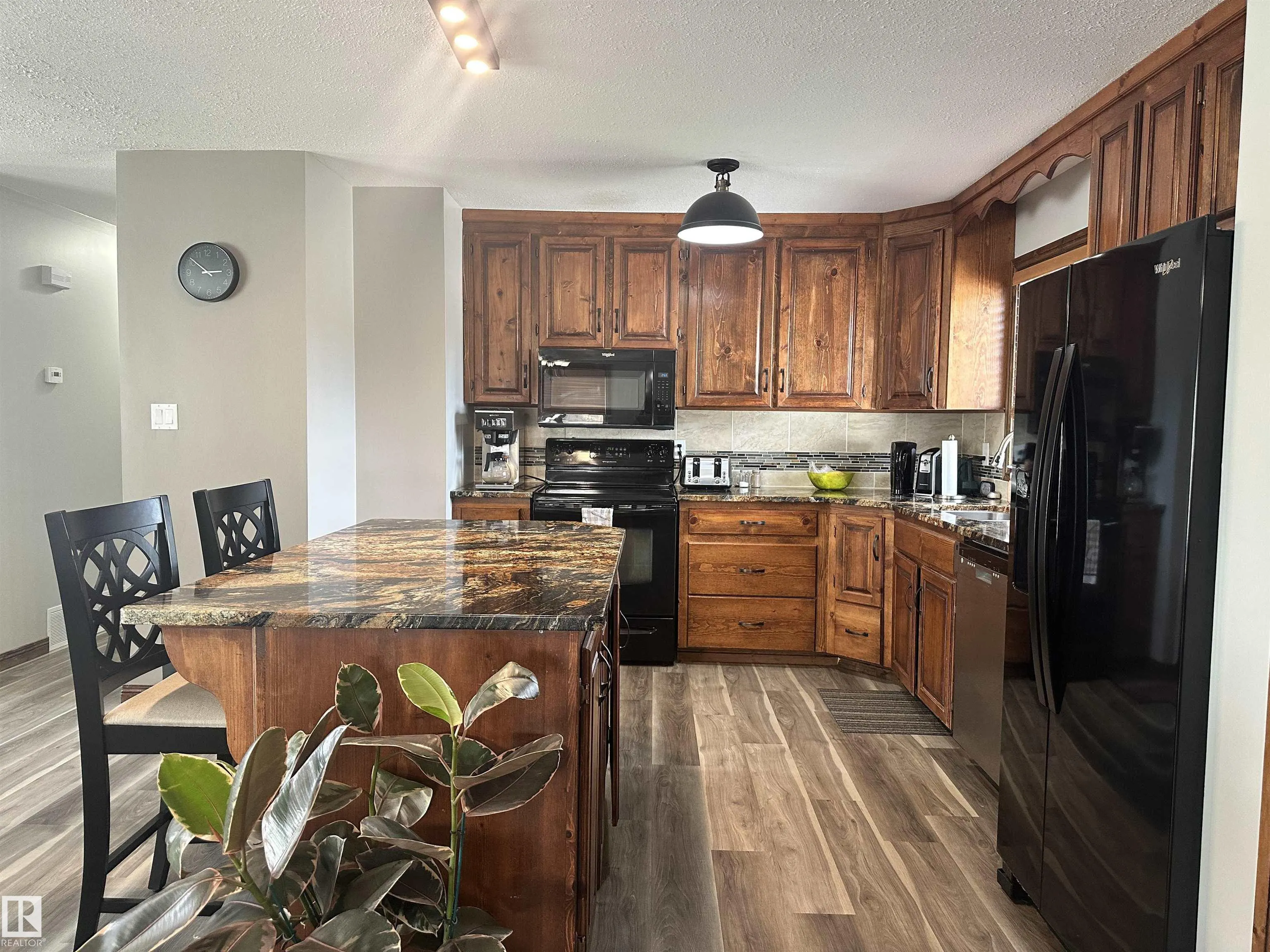 6 ISBISTER Avenue