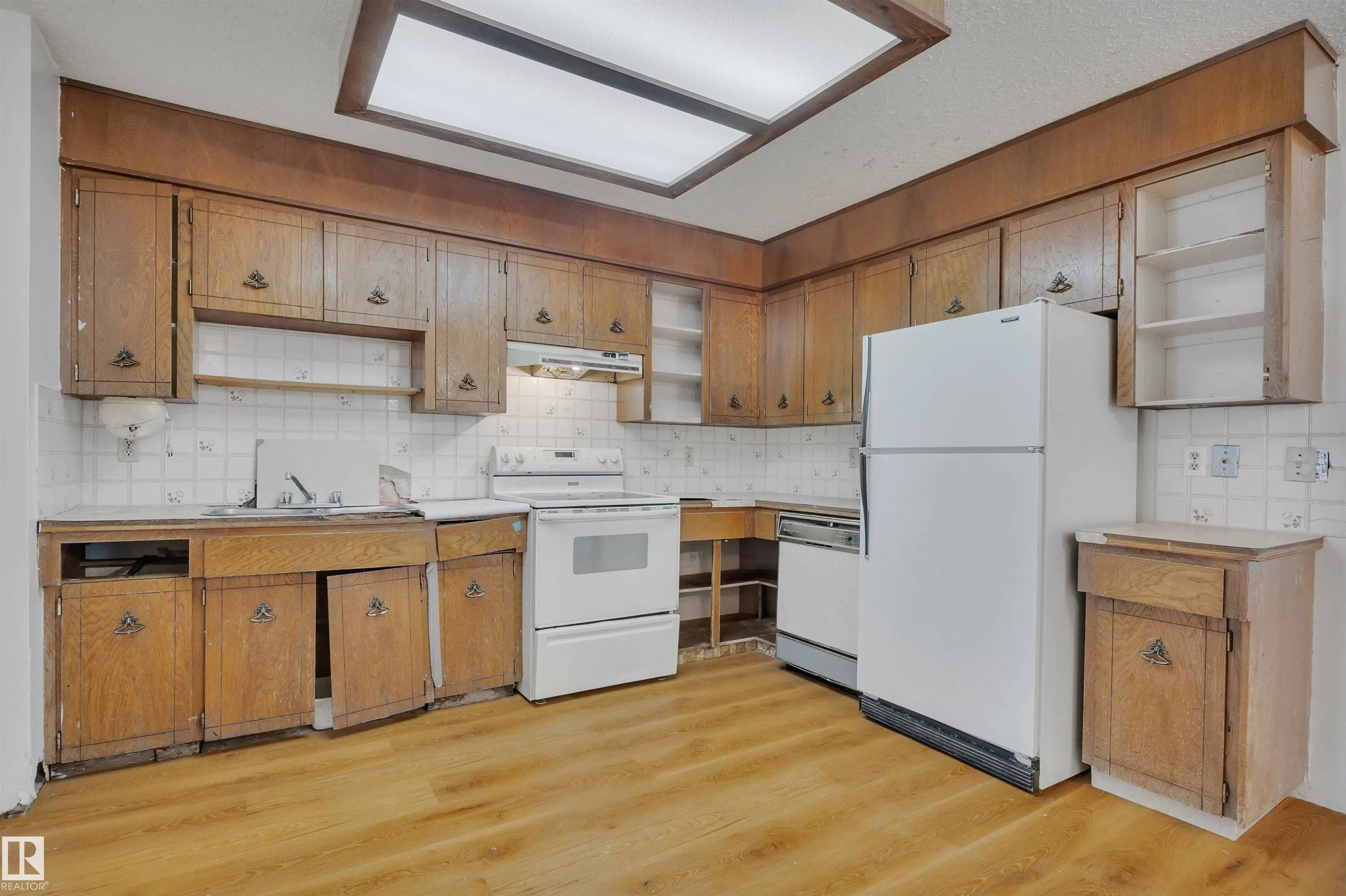 18007 73 Avenue