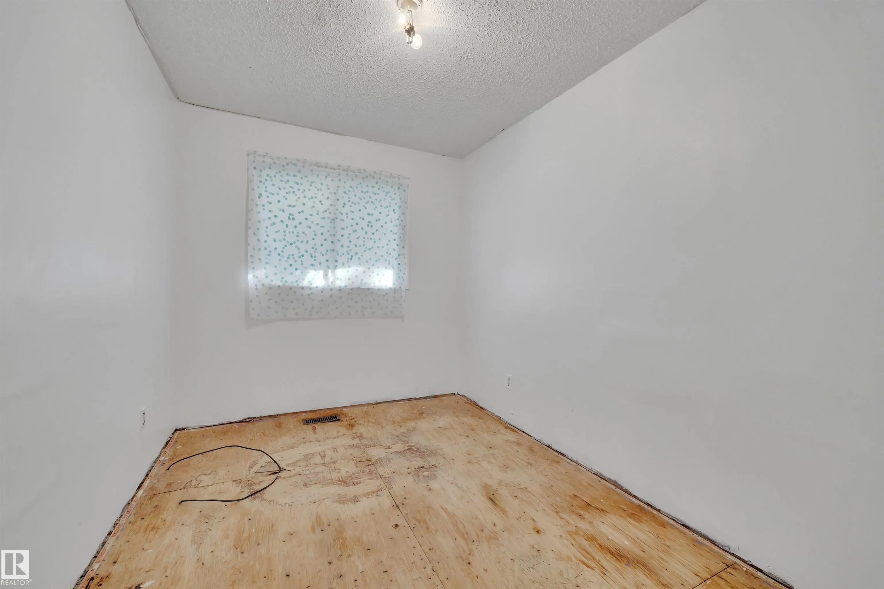 18007 73 Avenue