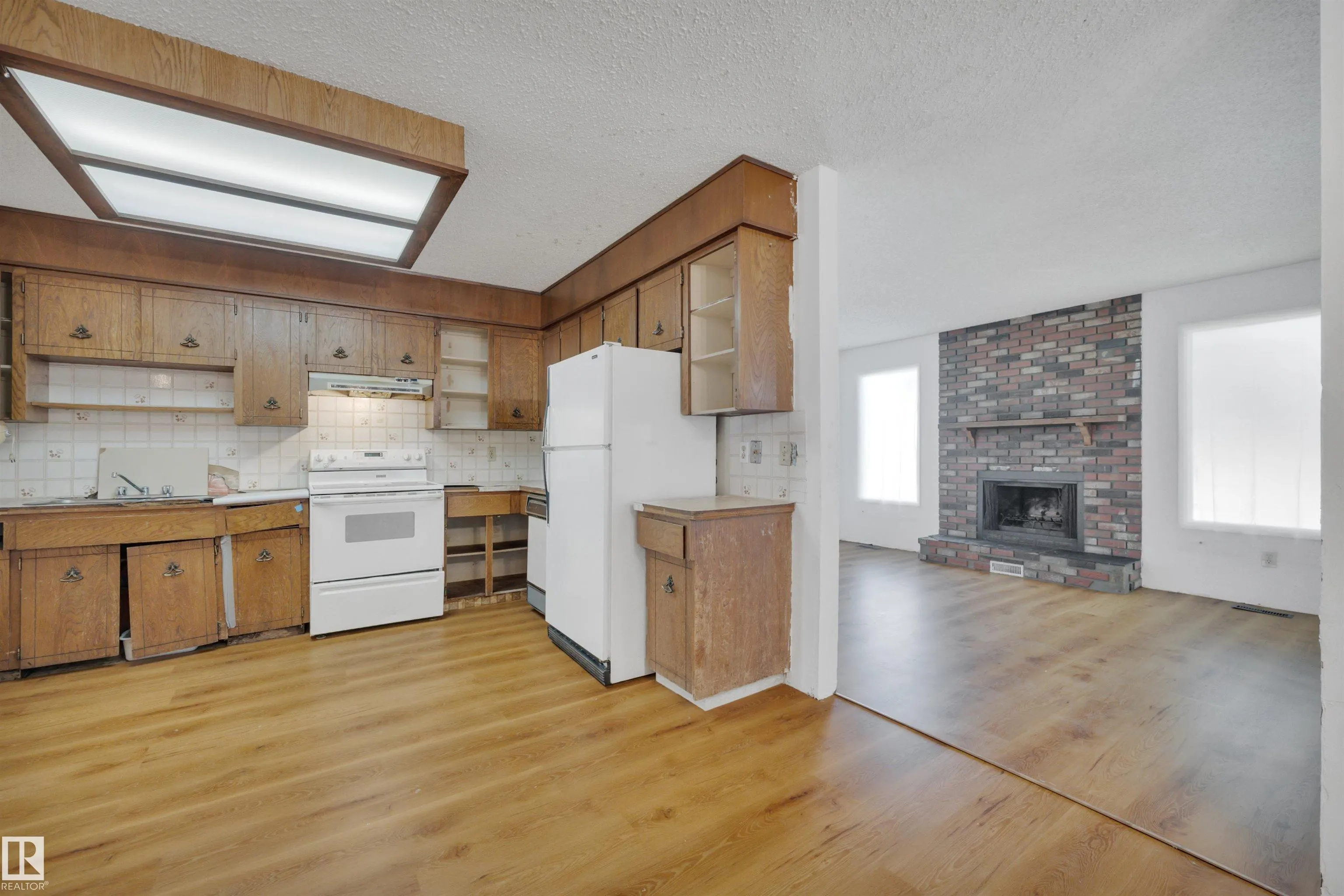 18007 73 Avenue