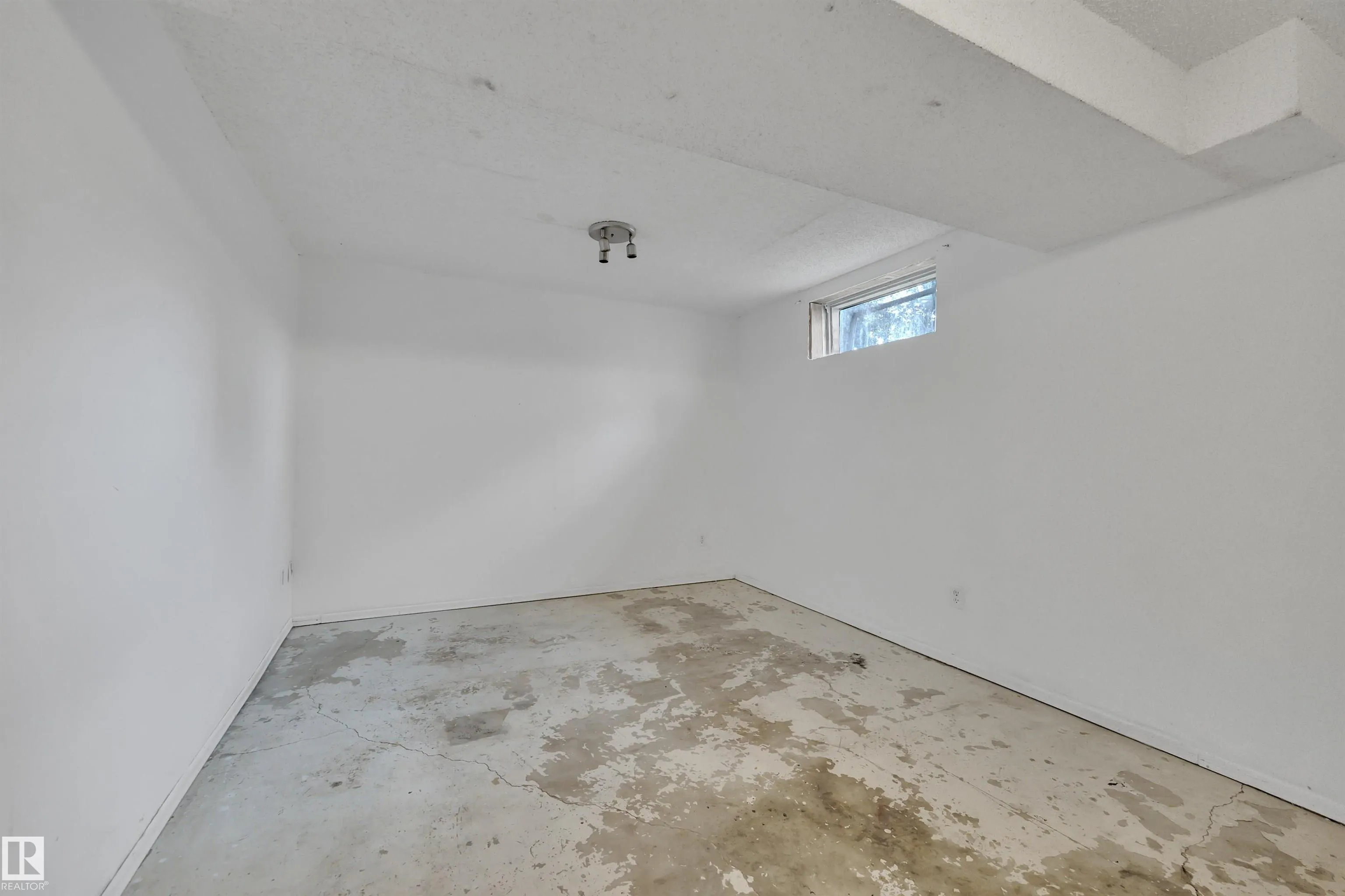 18007 73 Avenue
