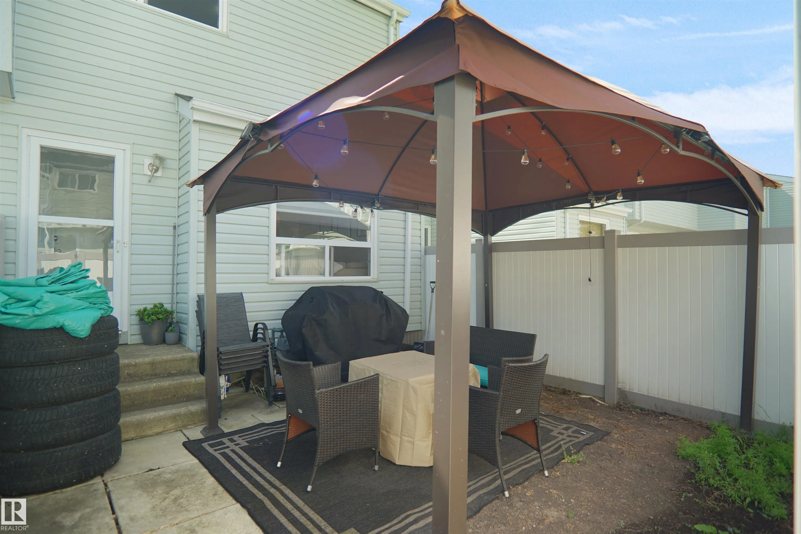 237 DICKINSFIELD Court