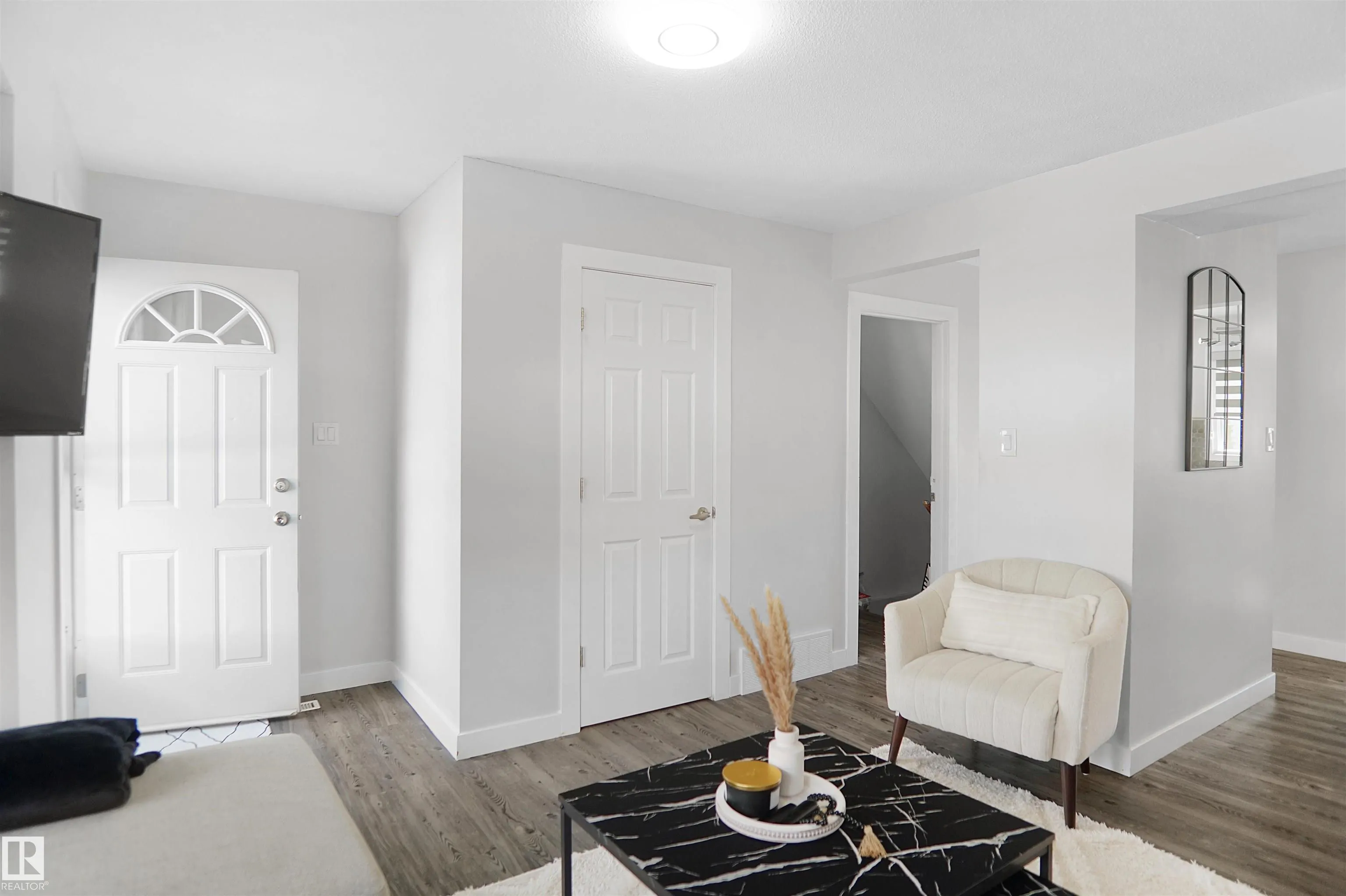 237 DICKINSFIELD Court