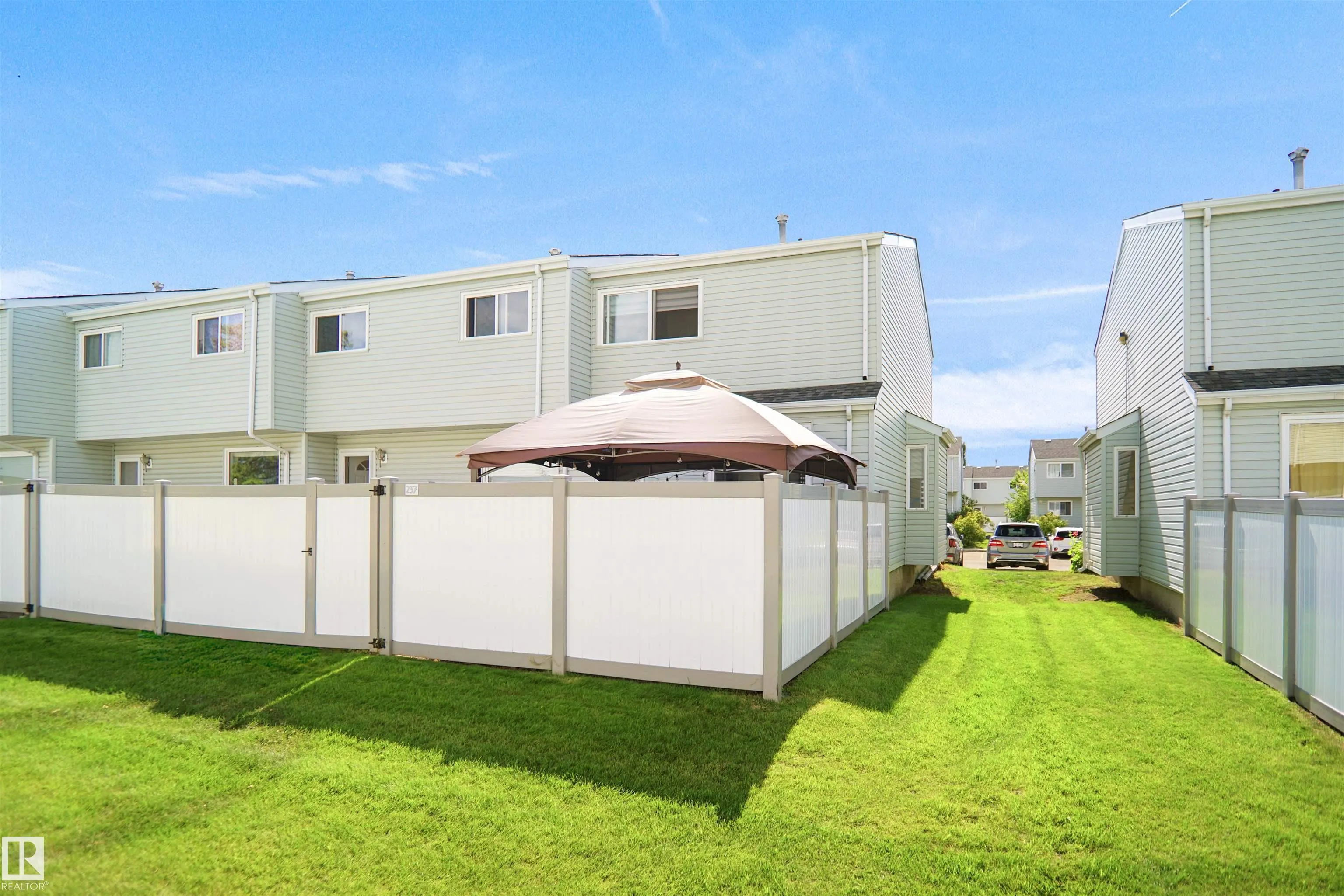 237 DICKINSFIELD Court