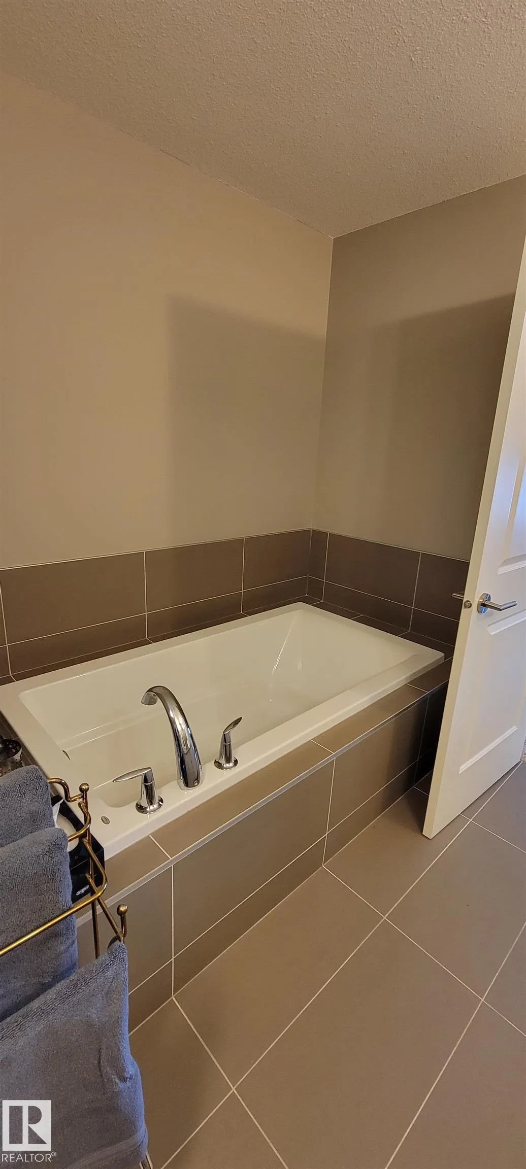 722 Charlesworth Way