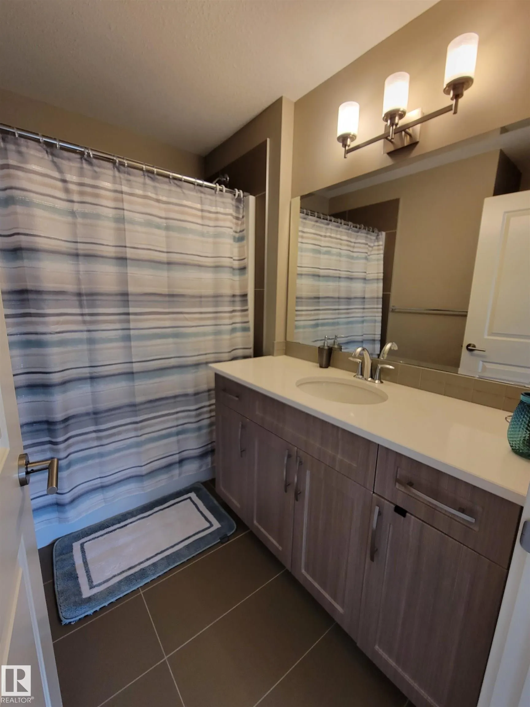 722 Charlesworth Way