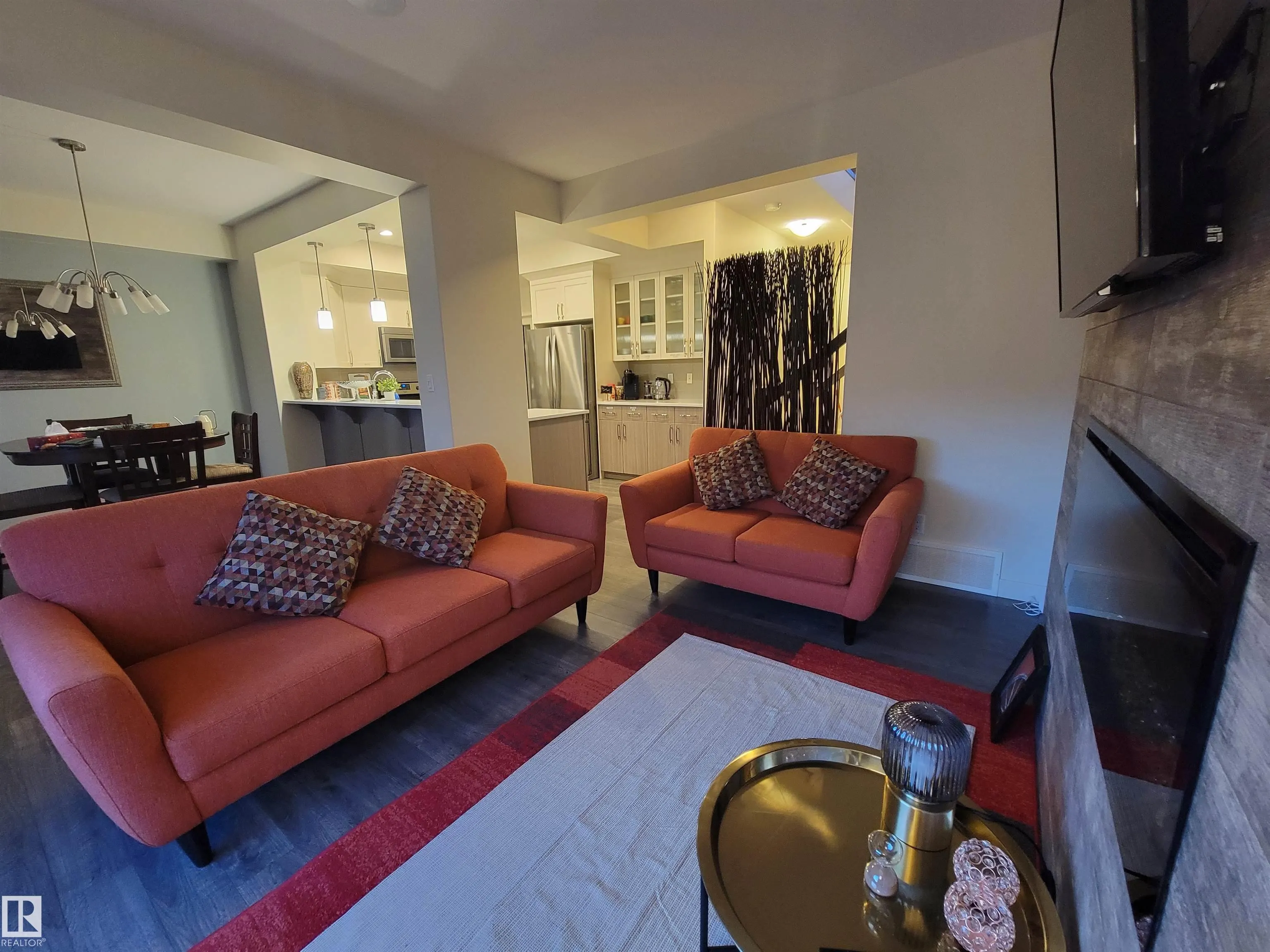 722 Charlesworth Way