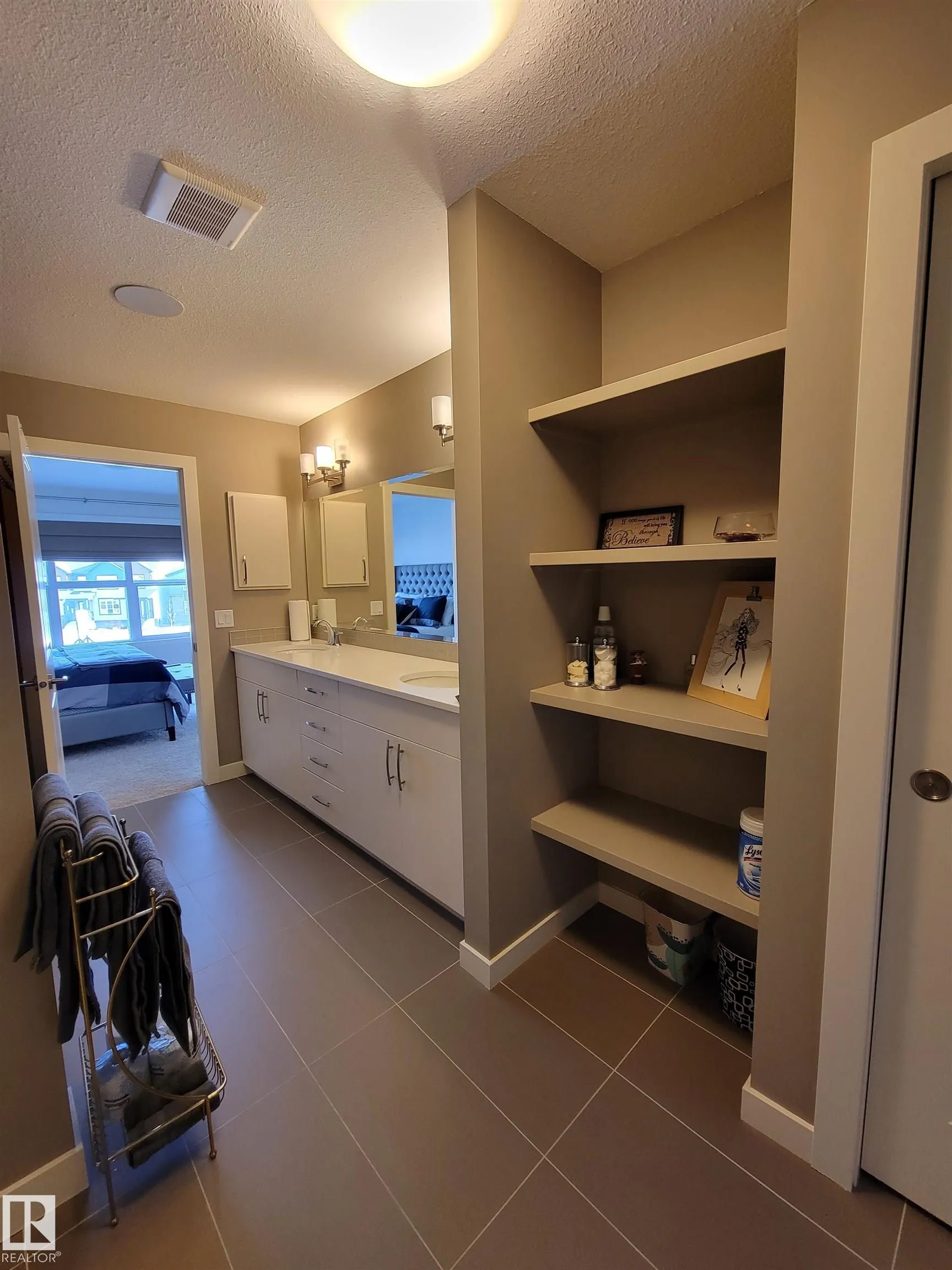 722 Charlesworth Way