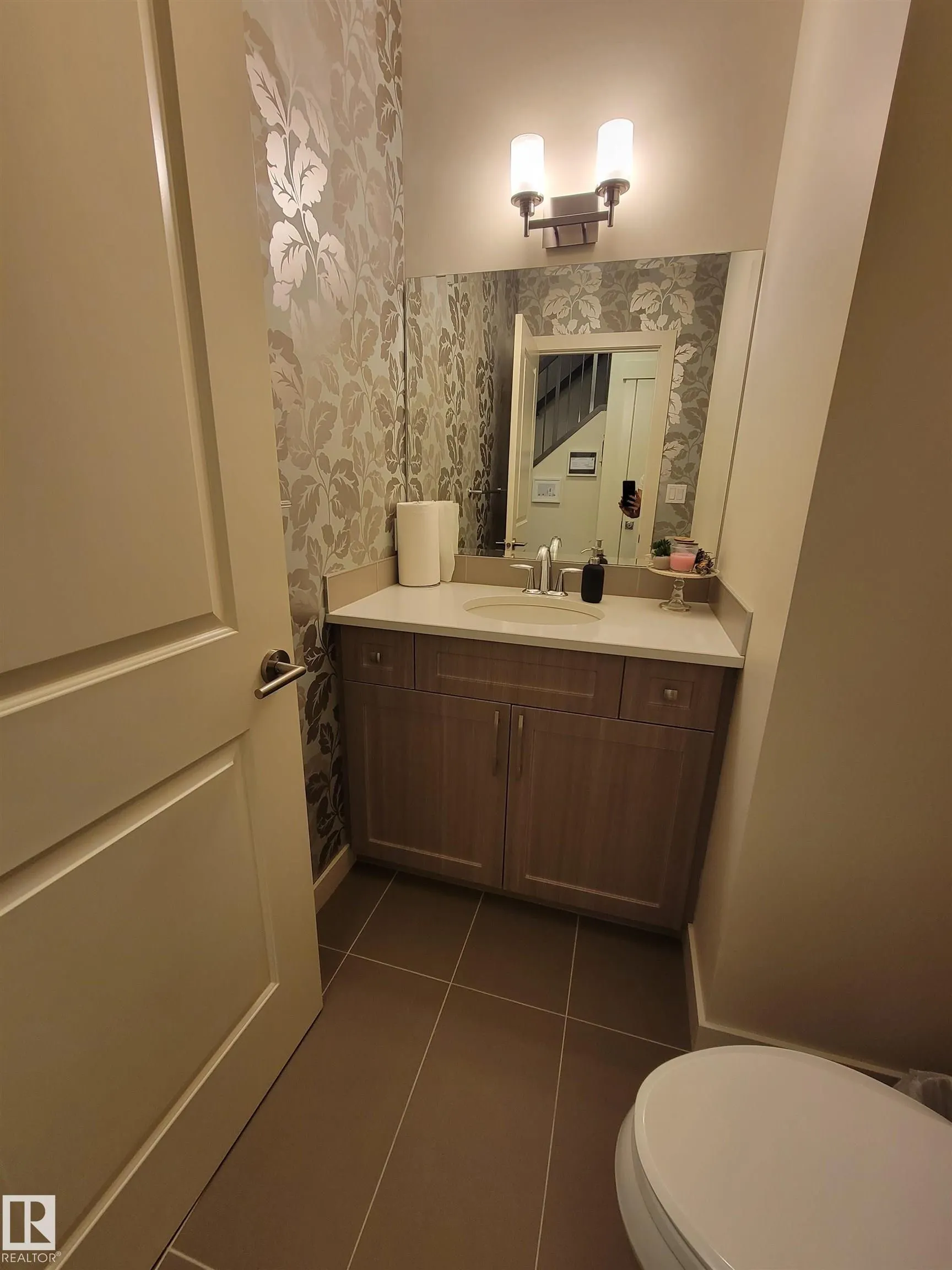 722 Charlesworth Way