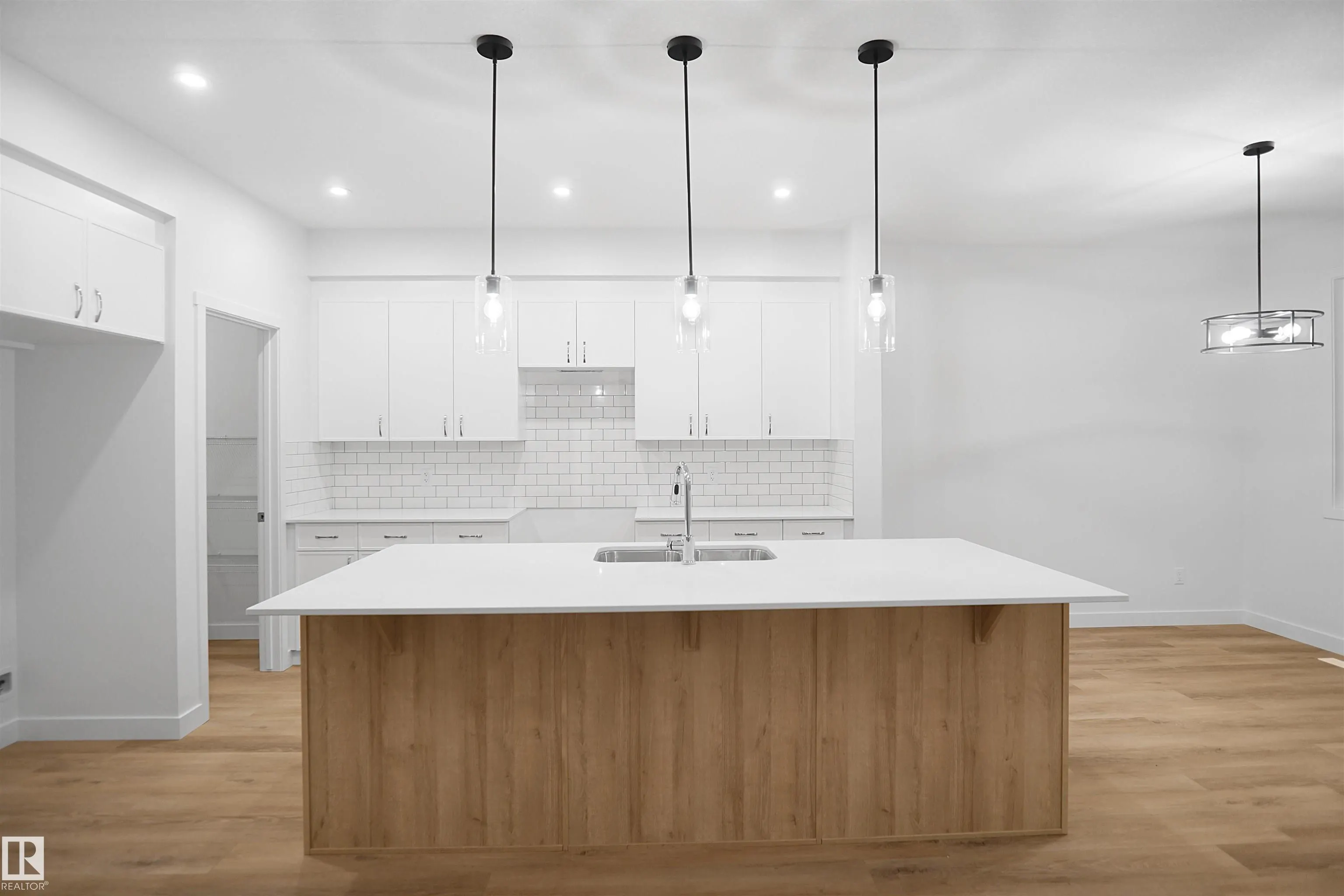 20608 27 Avenue