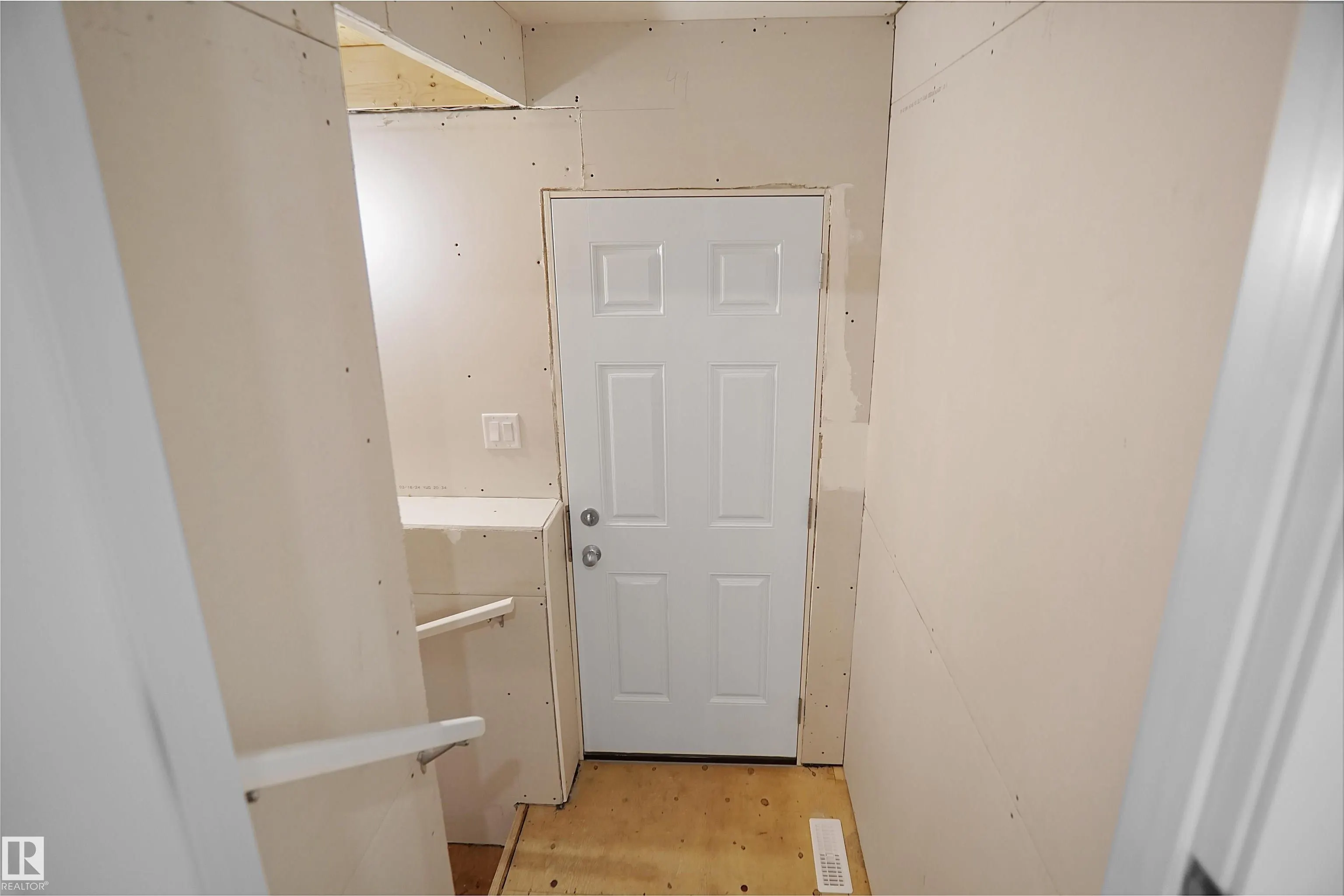 20608 27 Avenue