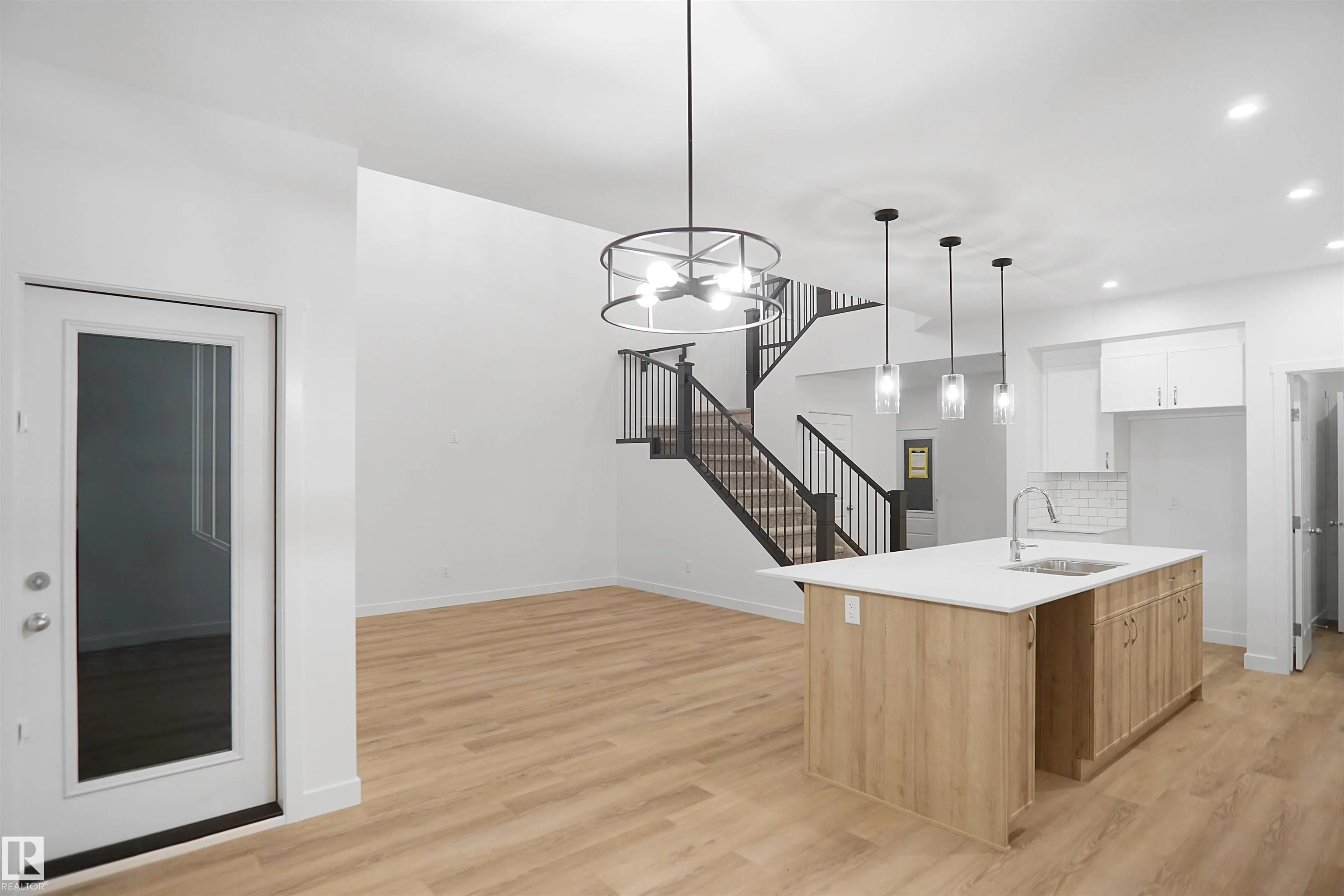 20608 27 Avenue