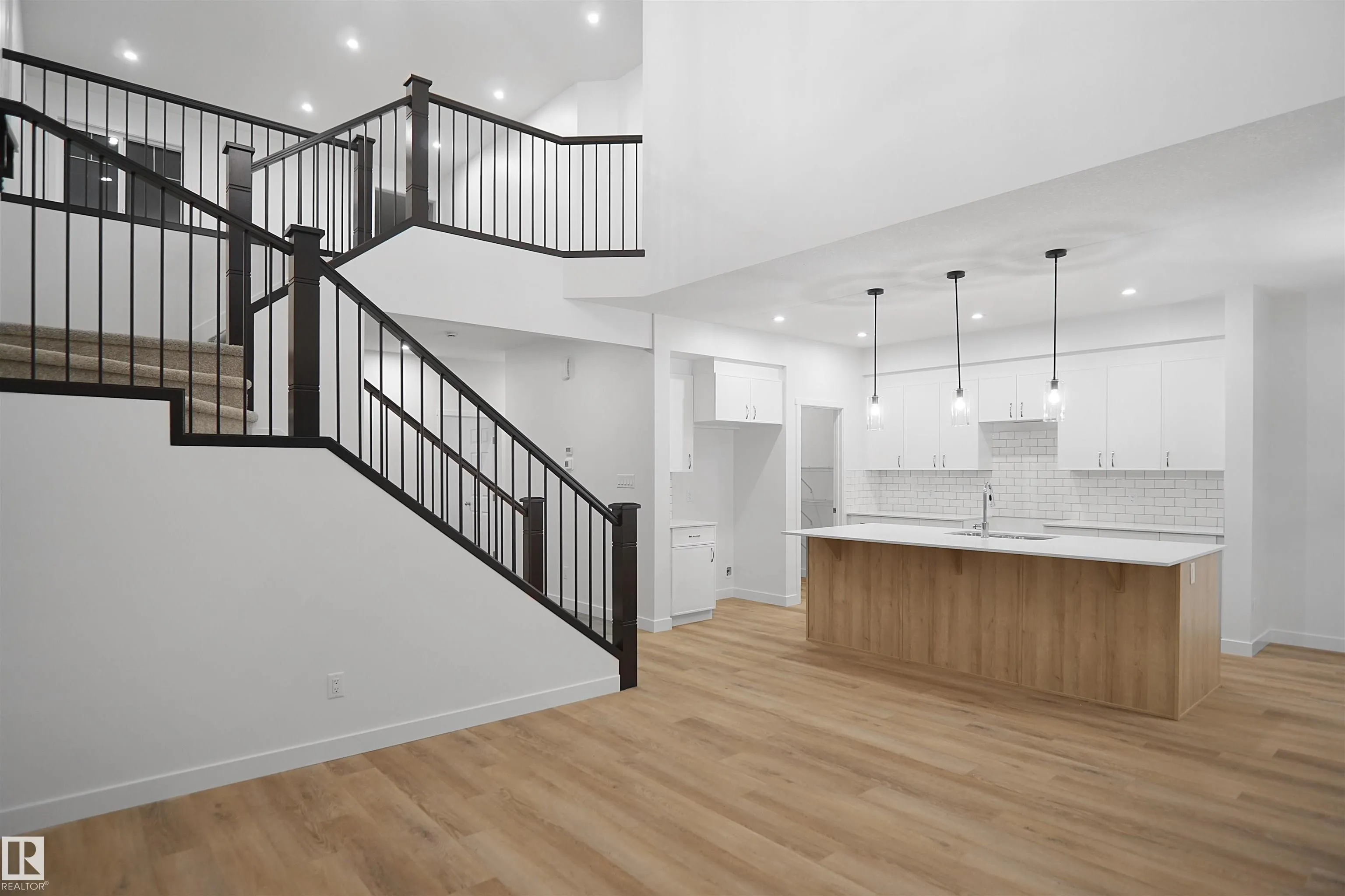 20608 27 Avenue