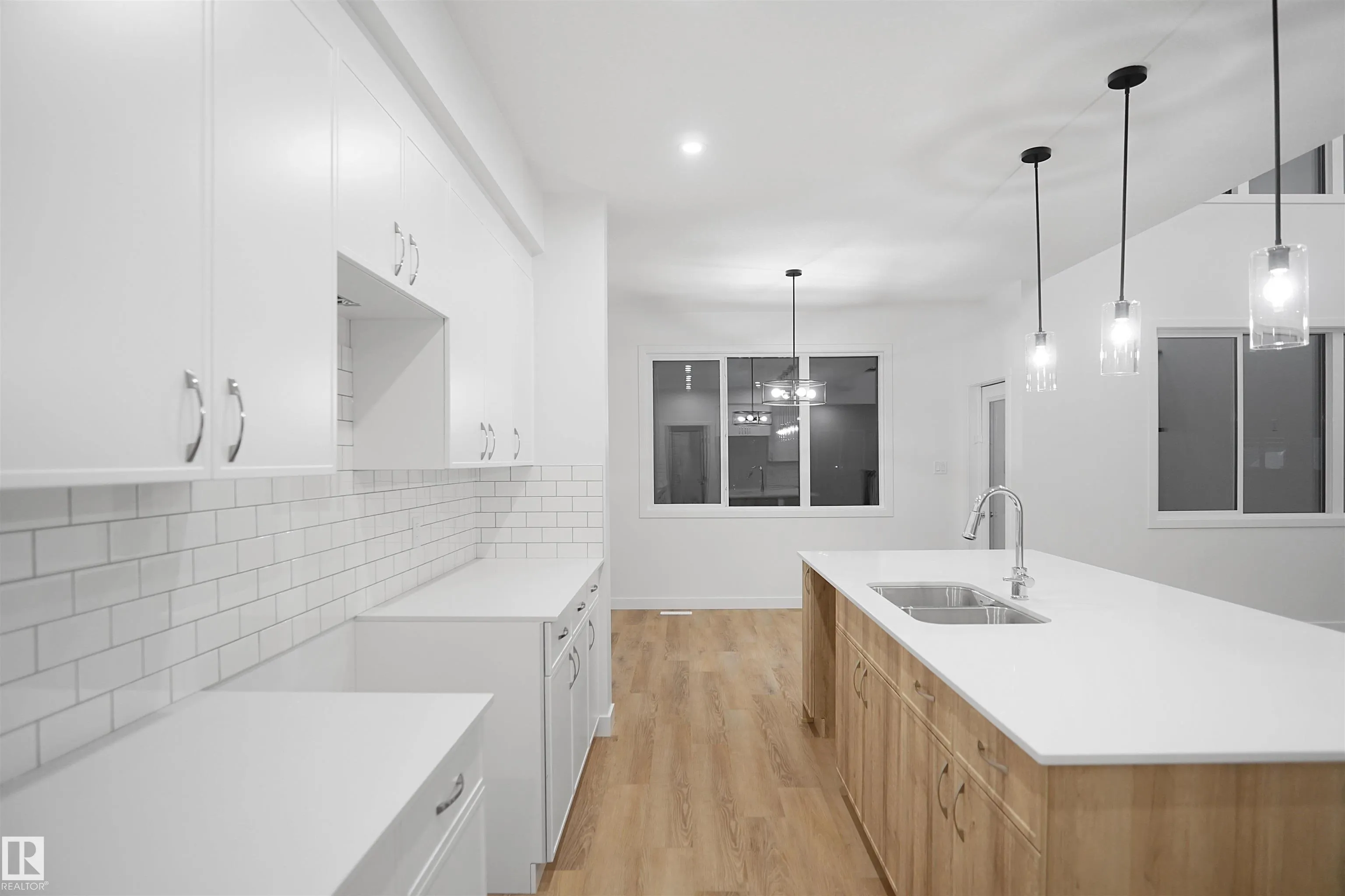 20608 27 Avenue