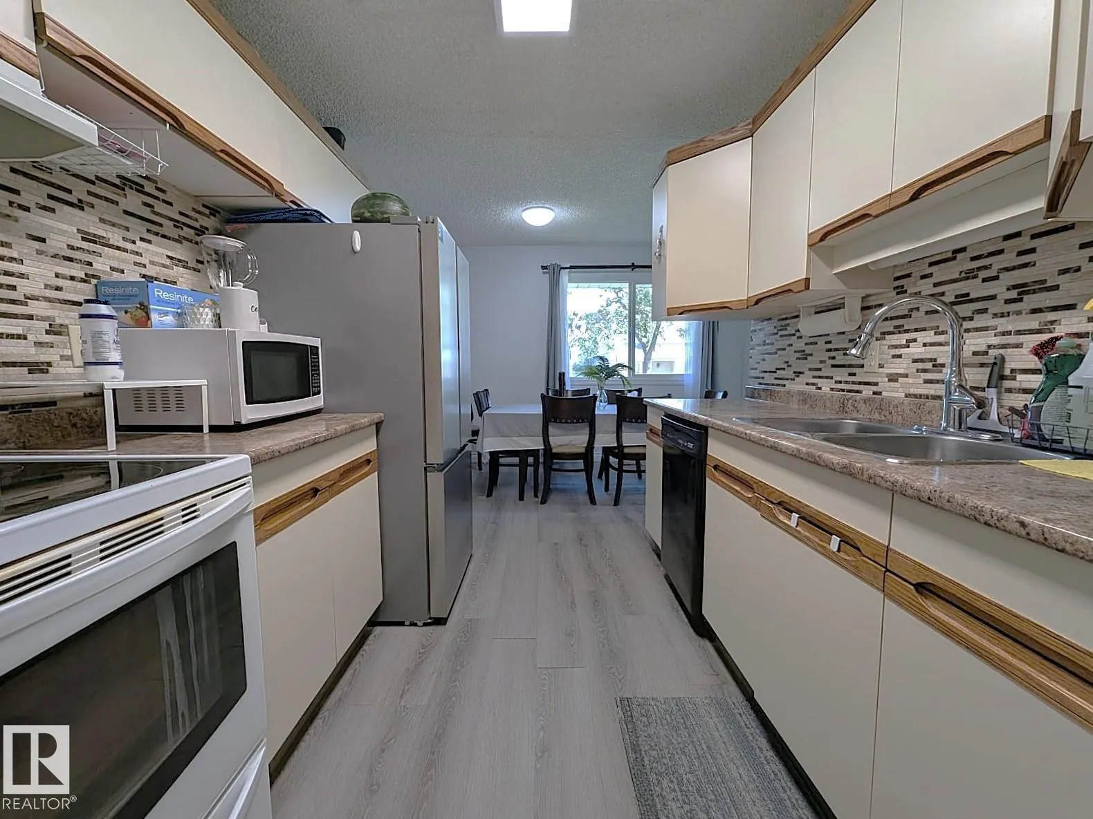 61 MCLEOD Place