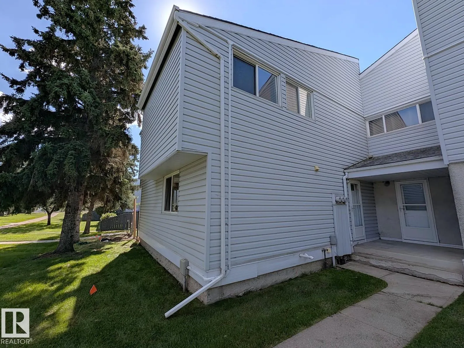 61 MCLEOD Place