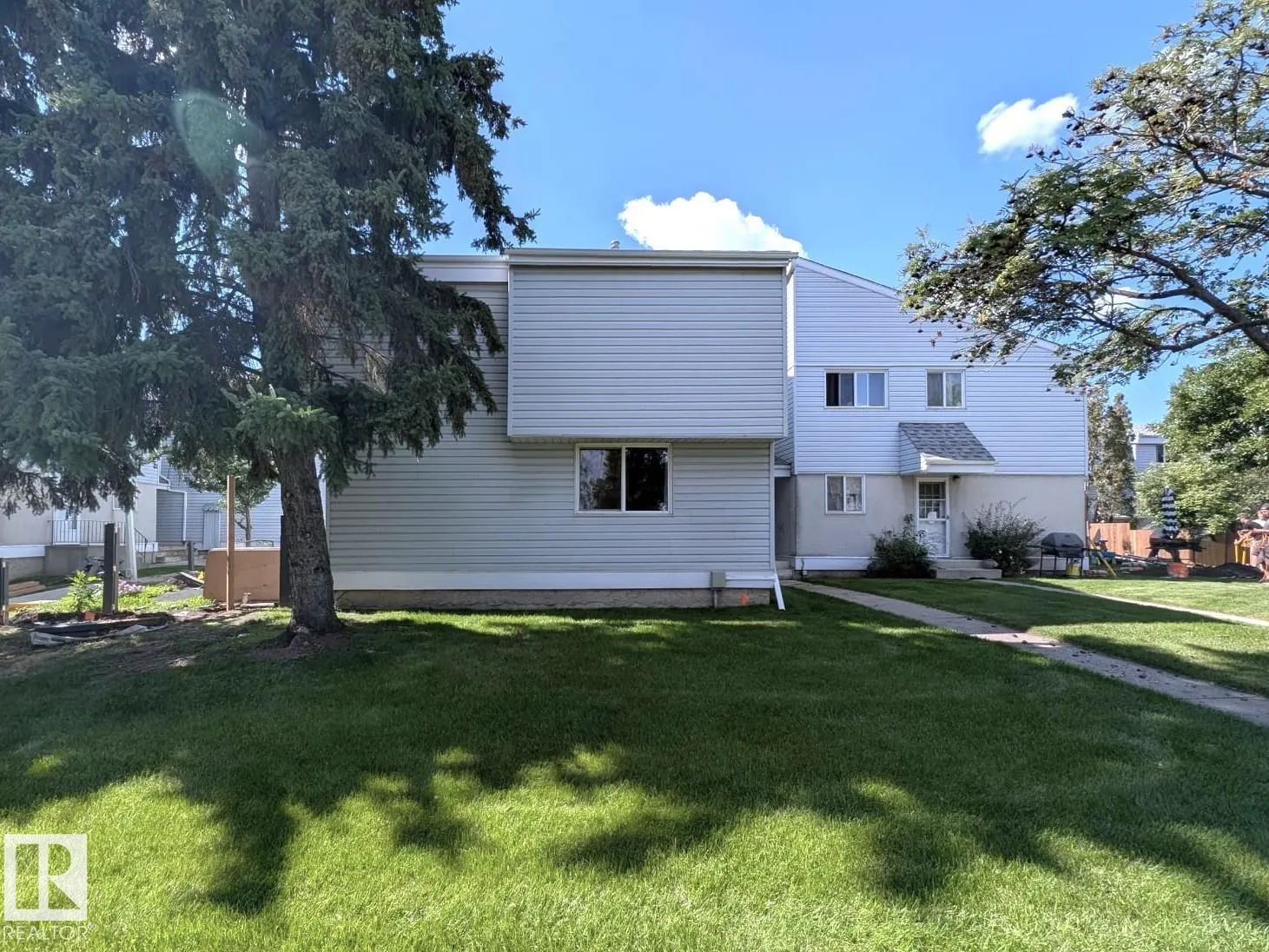 61 MCLEOD Place