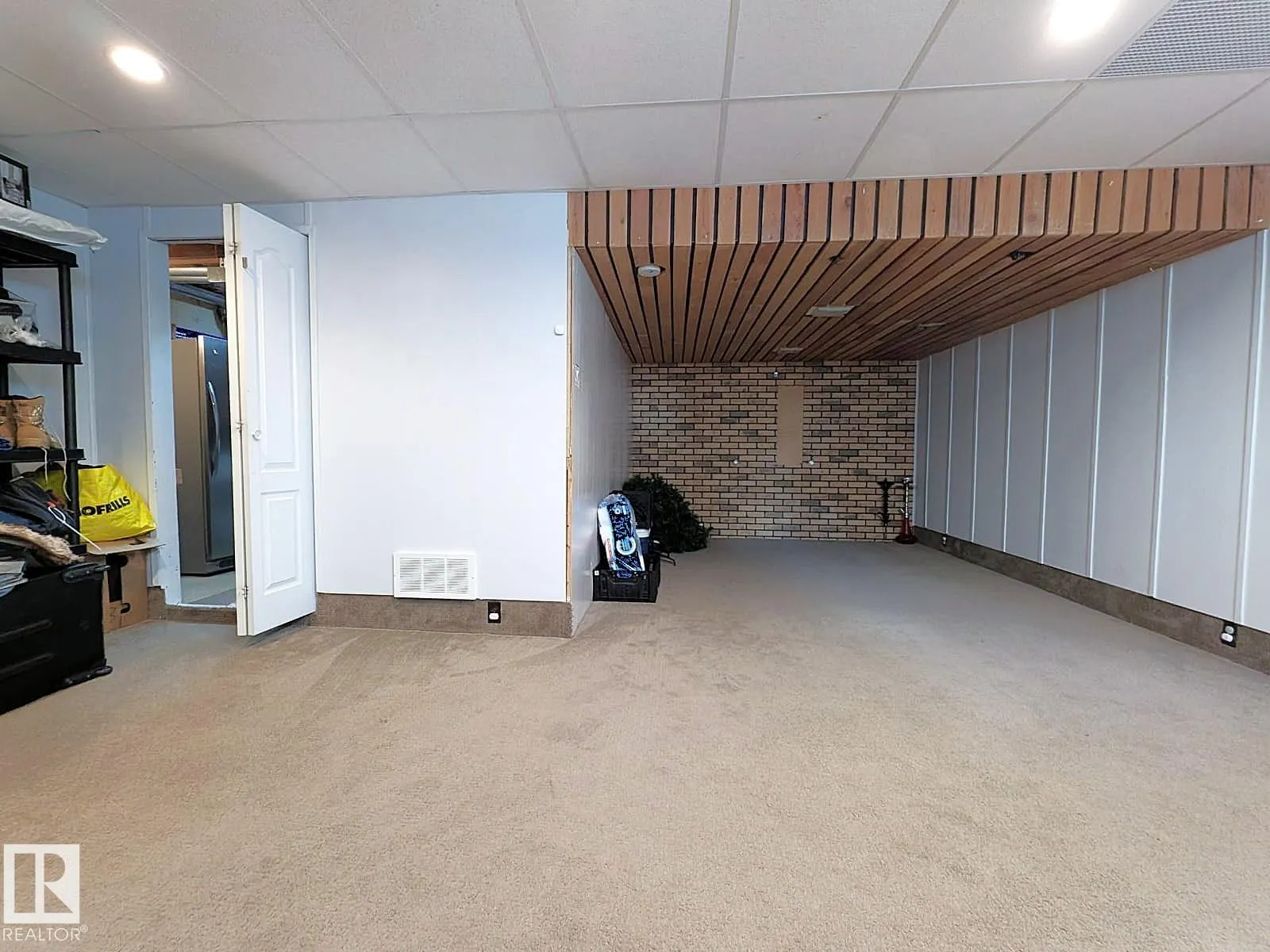 61 MCLEOD Place