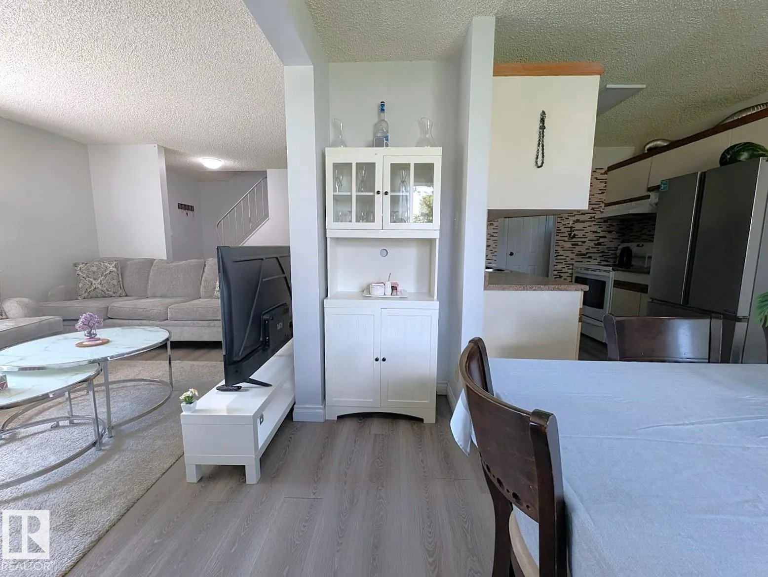 61 MCLEOD Place
