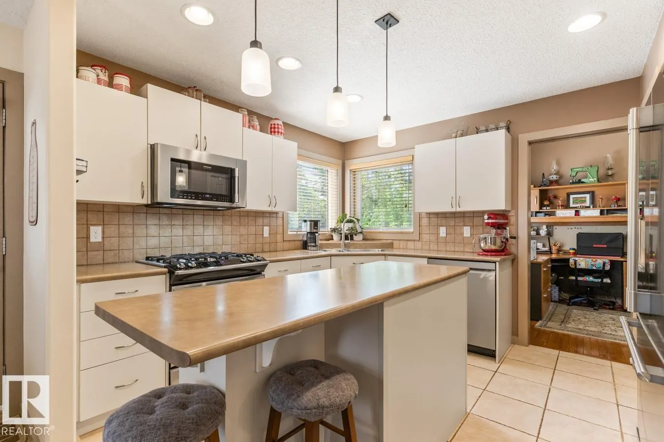3 PROMENADE Place
