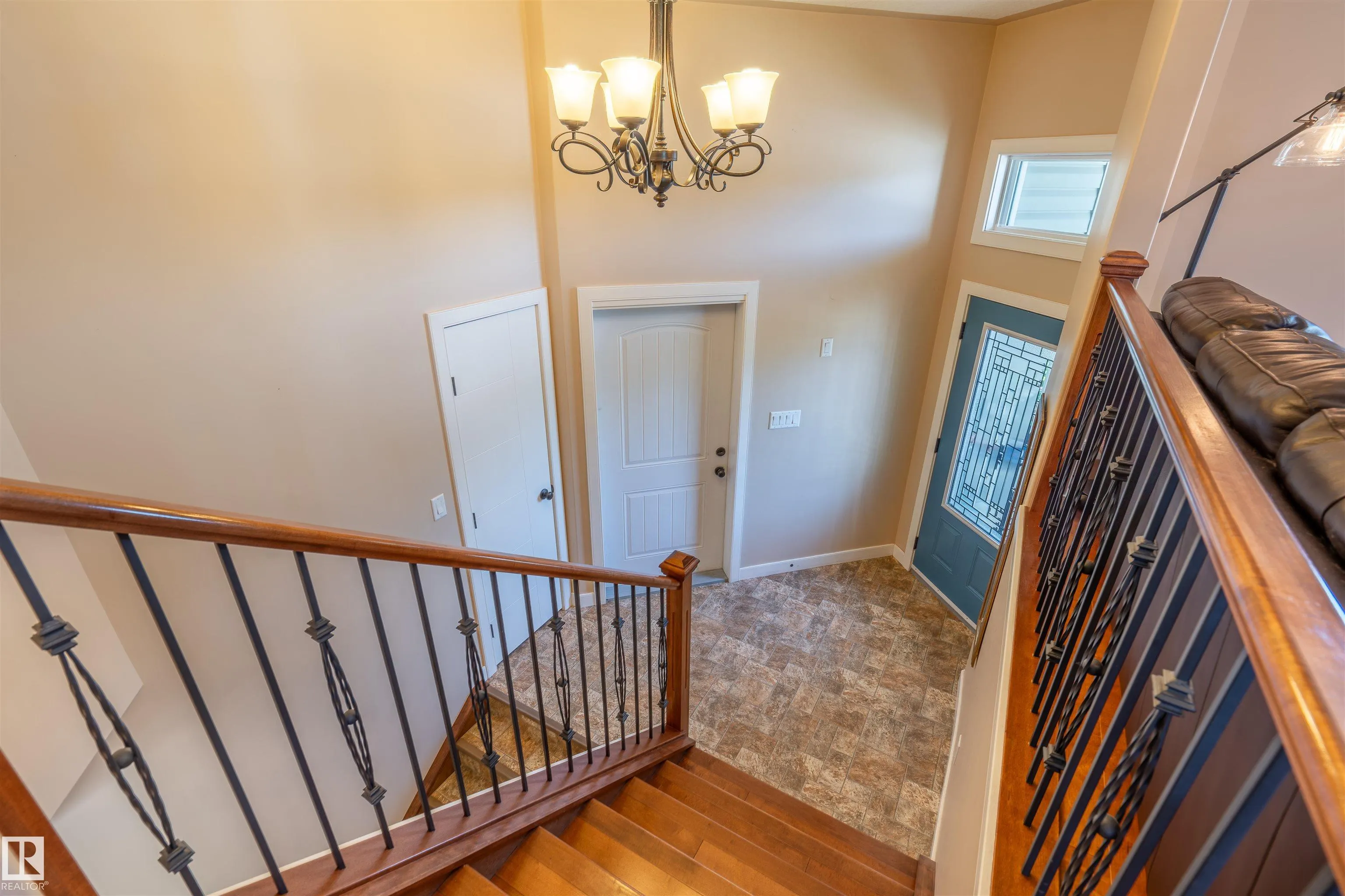 702 pheasant Close