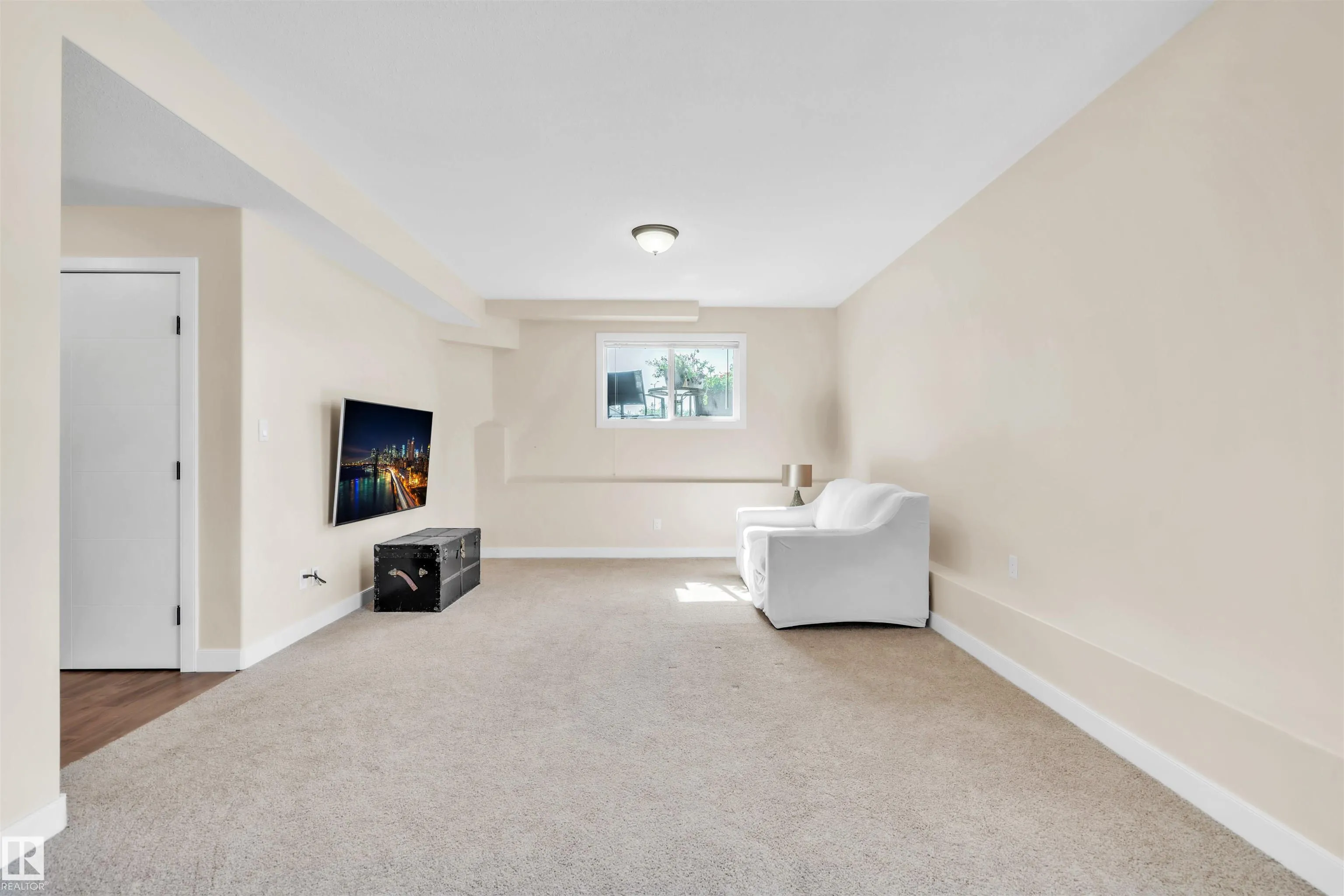 702 pheasant Close