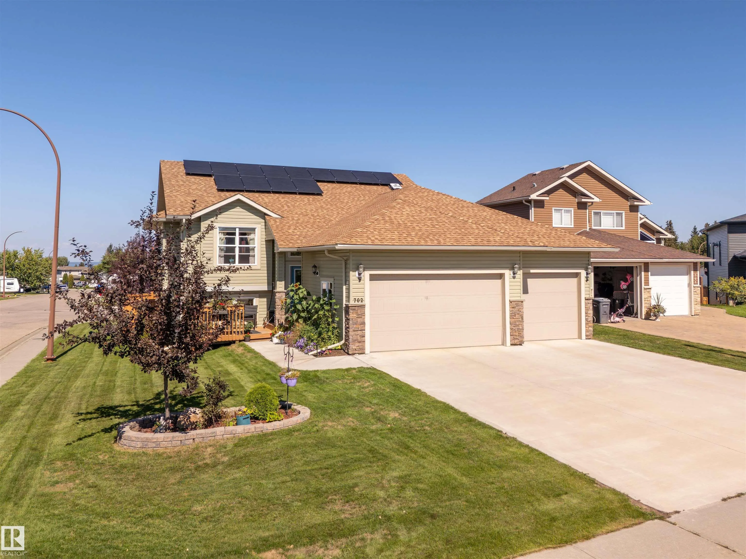 702 pheasant Close